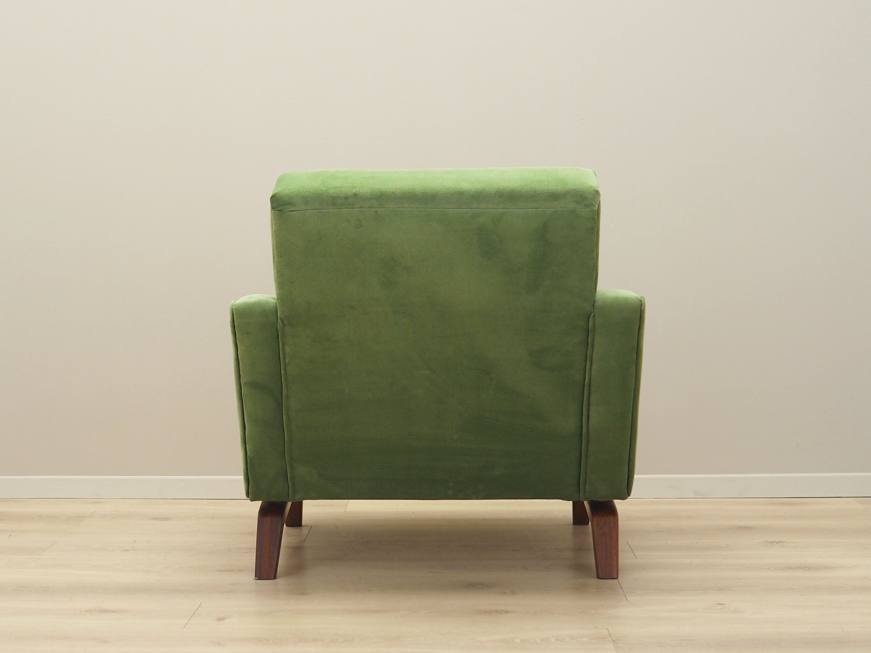 Green_armchair_in_Danish_design_1970s_production_Denmark