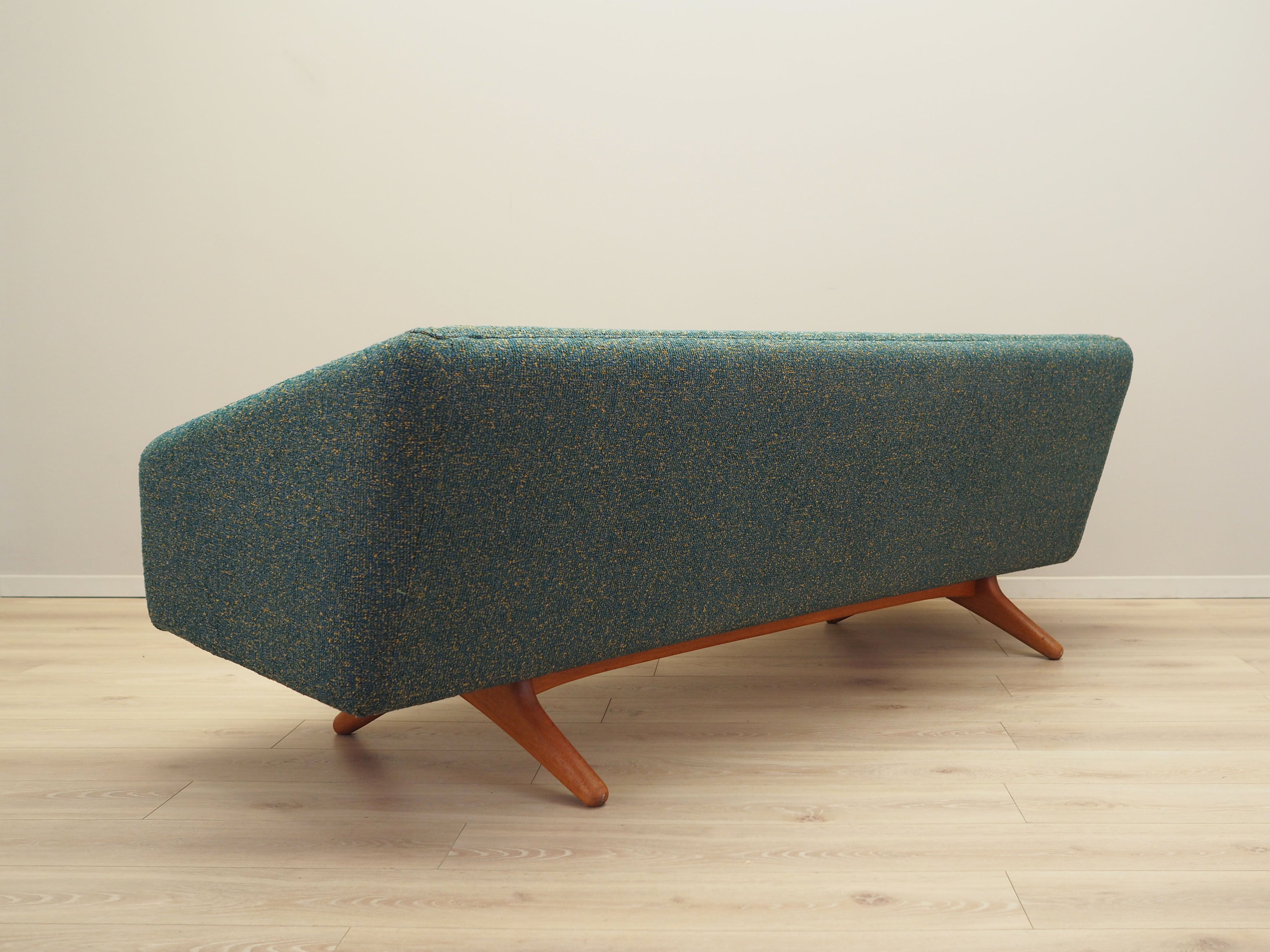 Green_melange_sofa_Danish_design_1960s_manufacturer_A._Mikael_Laursen_designer_Illum_Wikkels