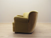 Green_velour_sofa_Danish_design_1960s_production_Denmark