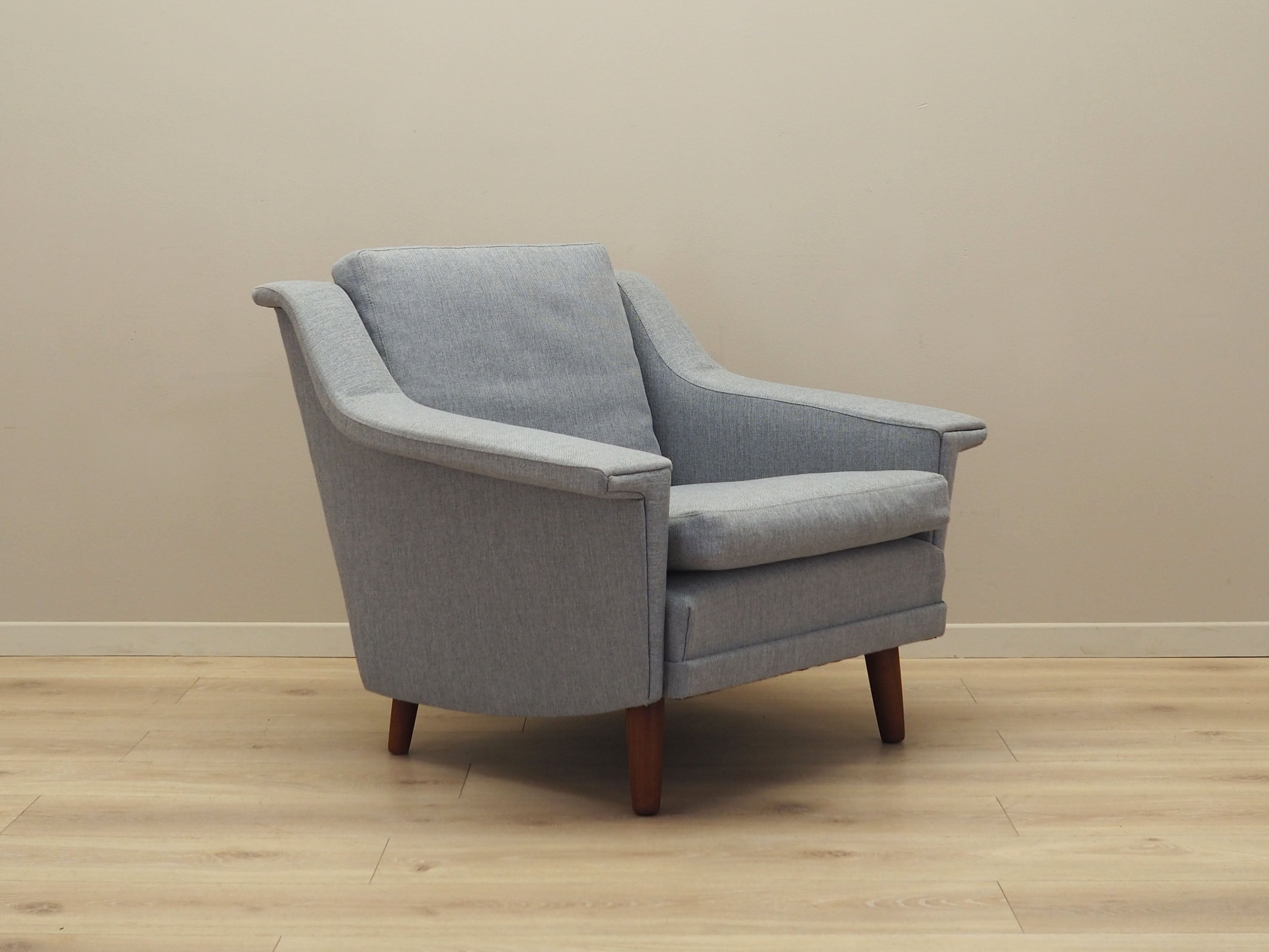 Grey_armchair_Danish_design_1960s_production_Denmark