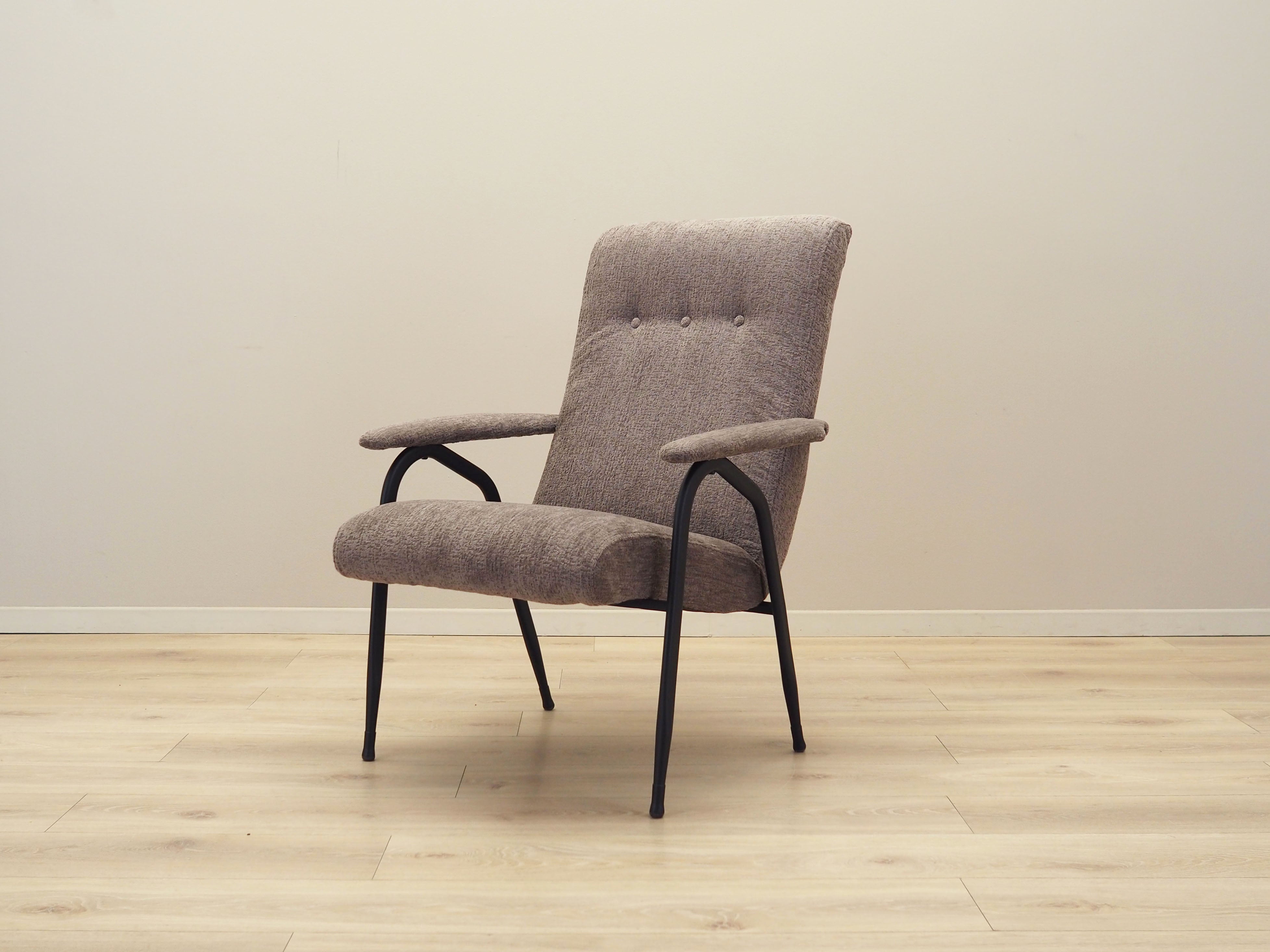 Grey_armchair_in_Italian_design_from_1970s