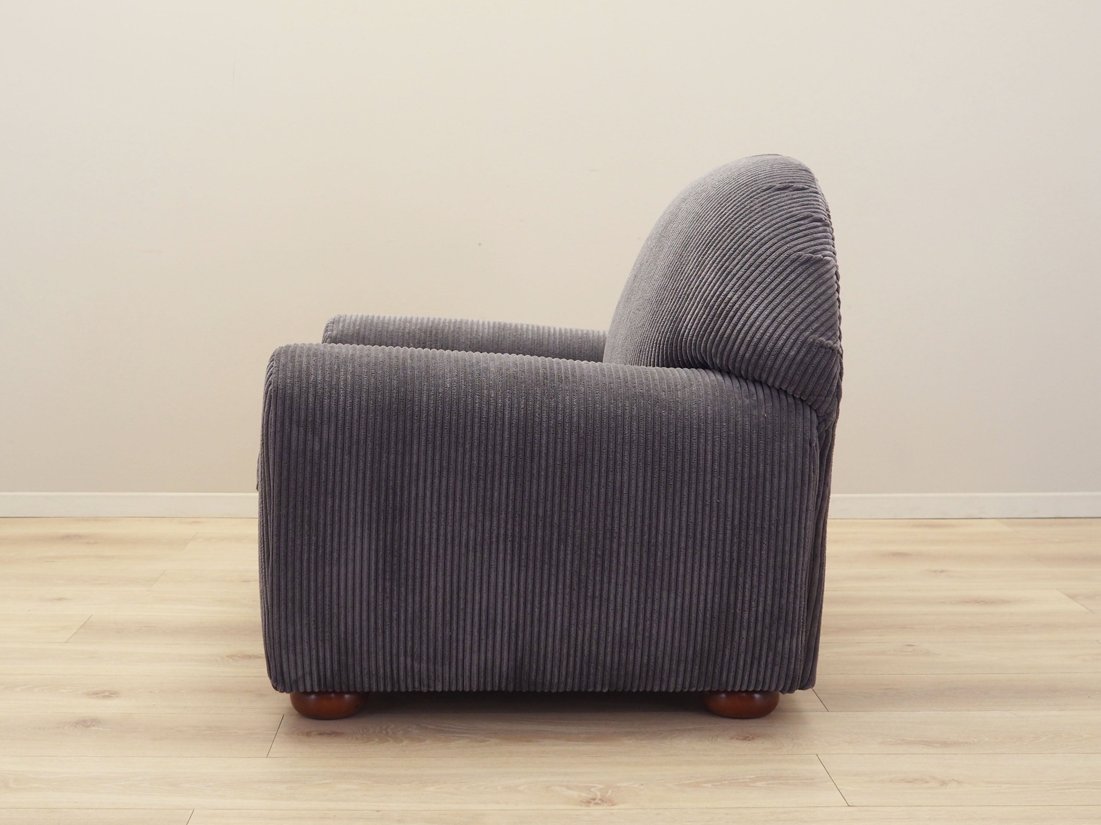 Grey_velour_armchair_Italian_design_1980s