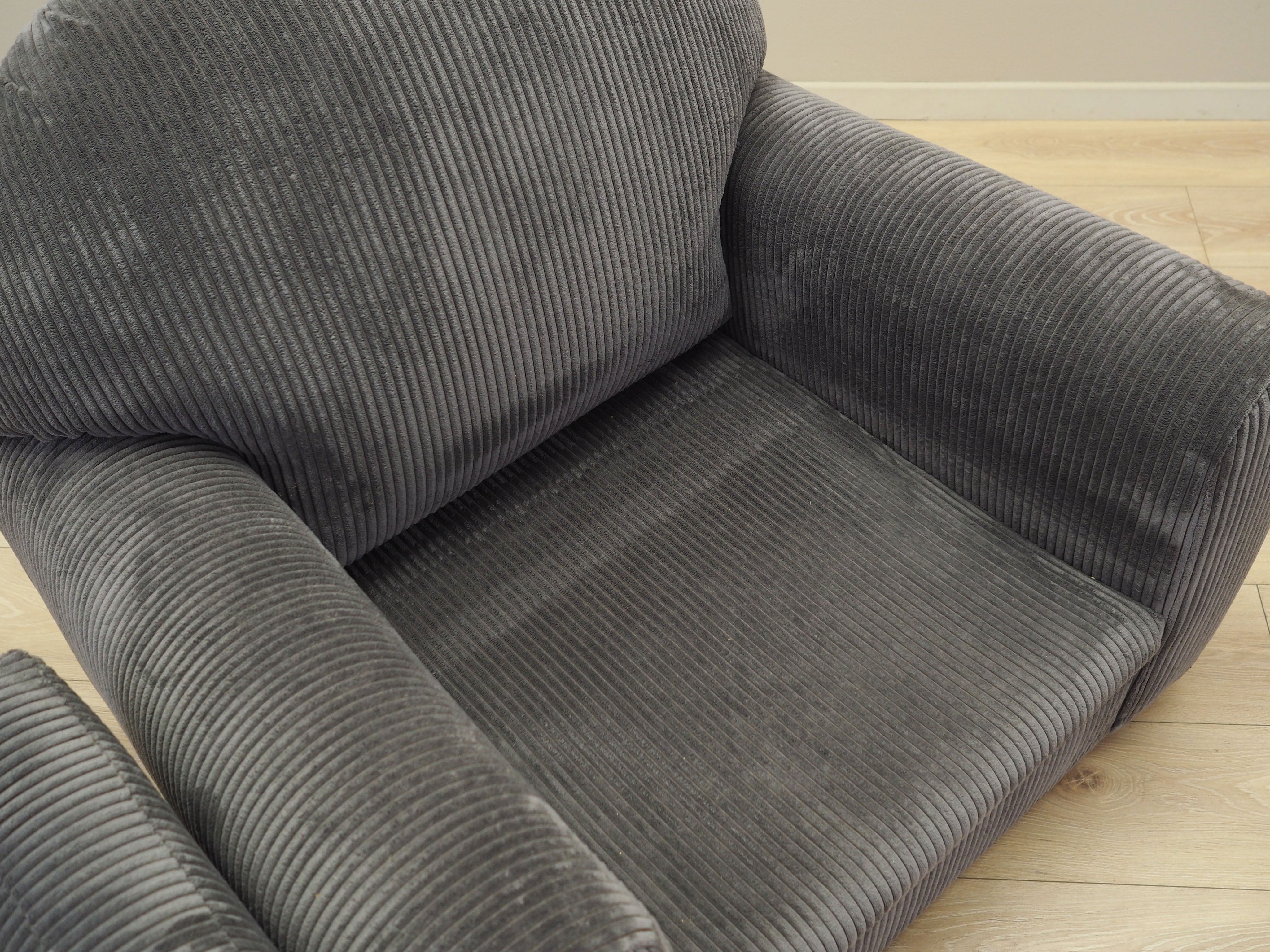 Grey_velour_armchair_Italian_design_1980s