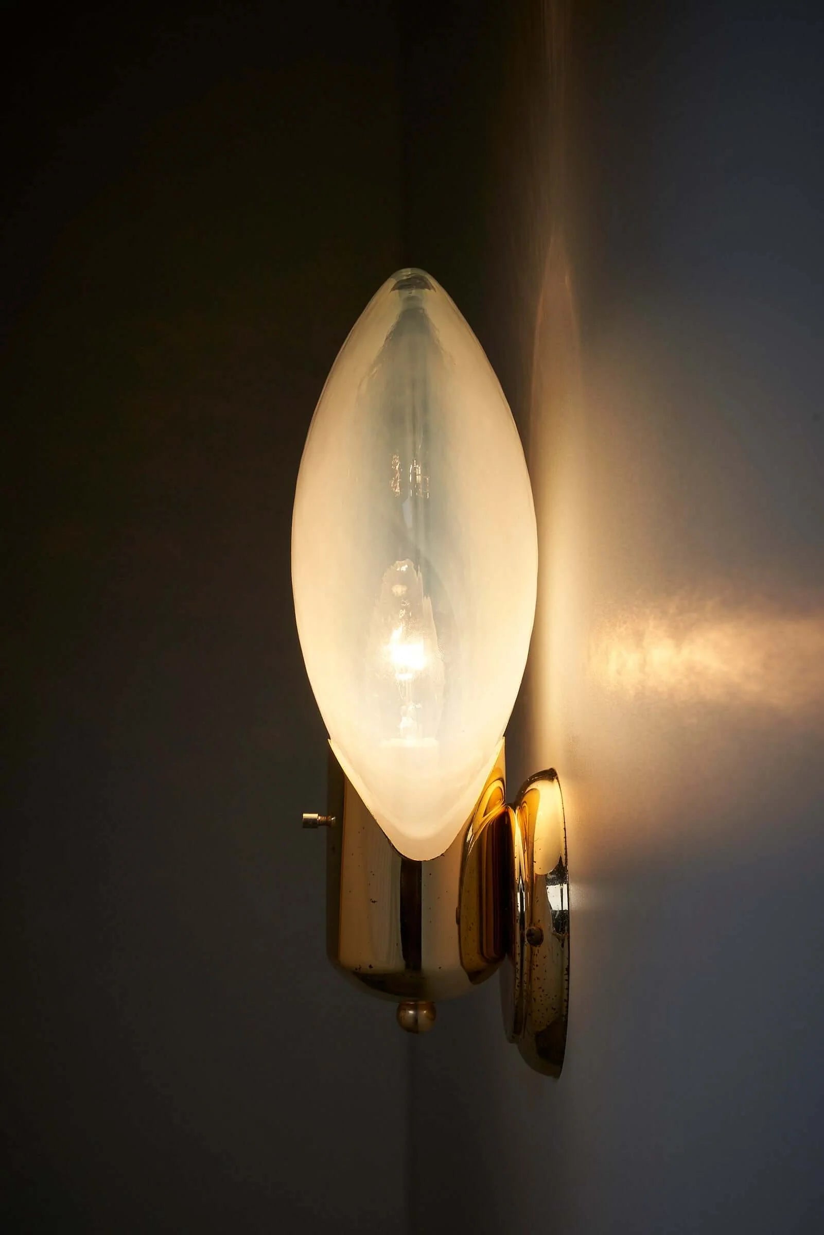 Hand_Blown_Glass_Wall_Sconce_Boulanger