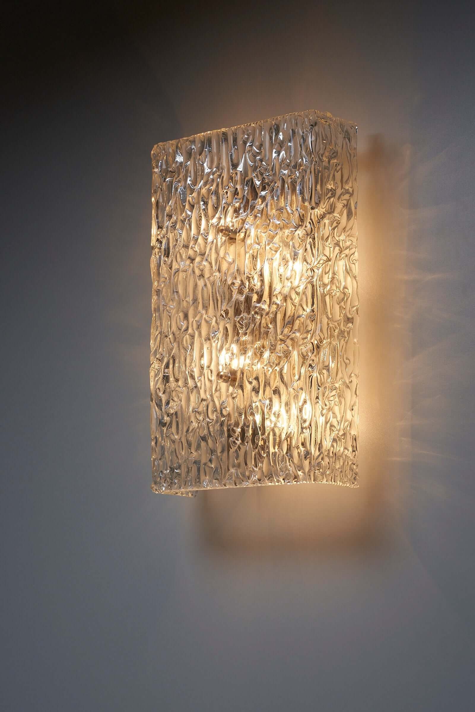 Huge_Textured_Glass_Wall_Lamp_Kalmar
