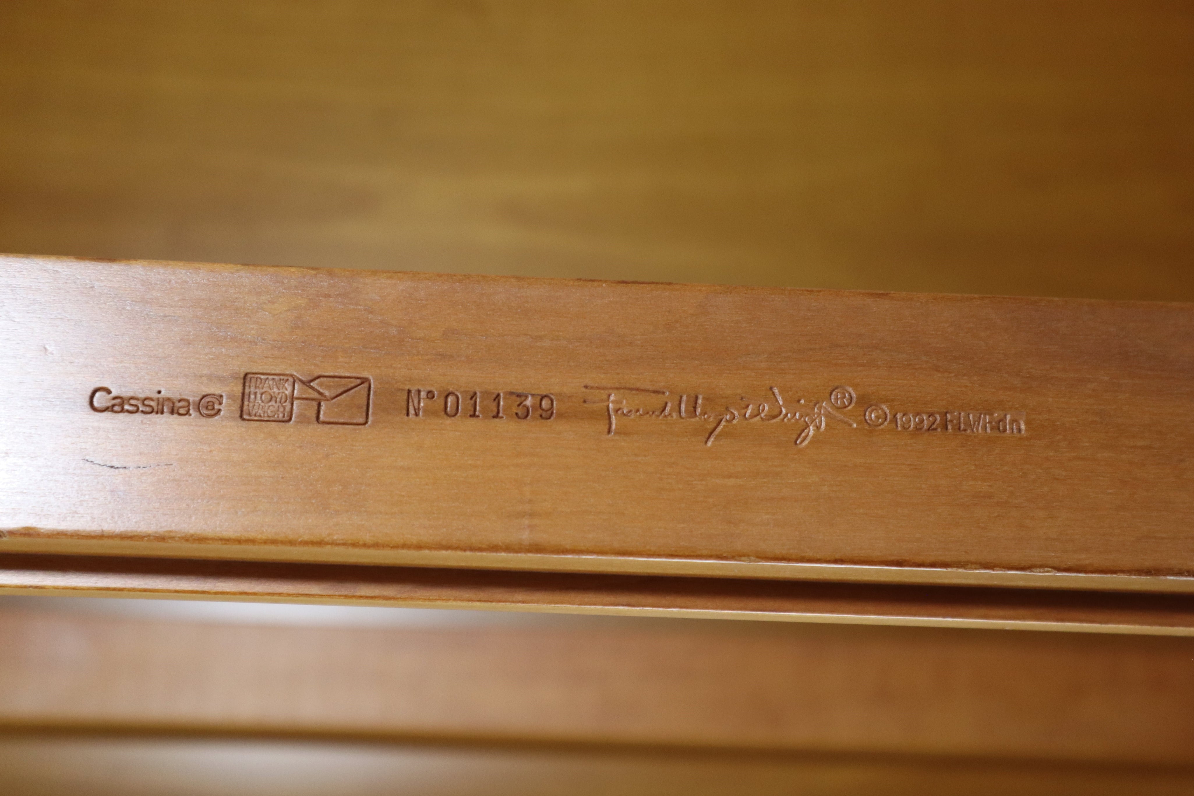 Husser_615_dining_table_by_Frank_Lloyd_Wright_produced_by_Cassina