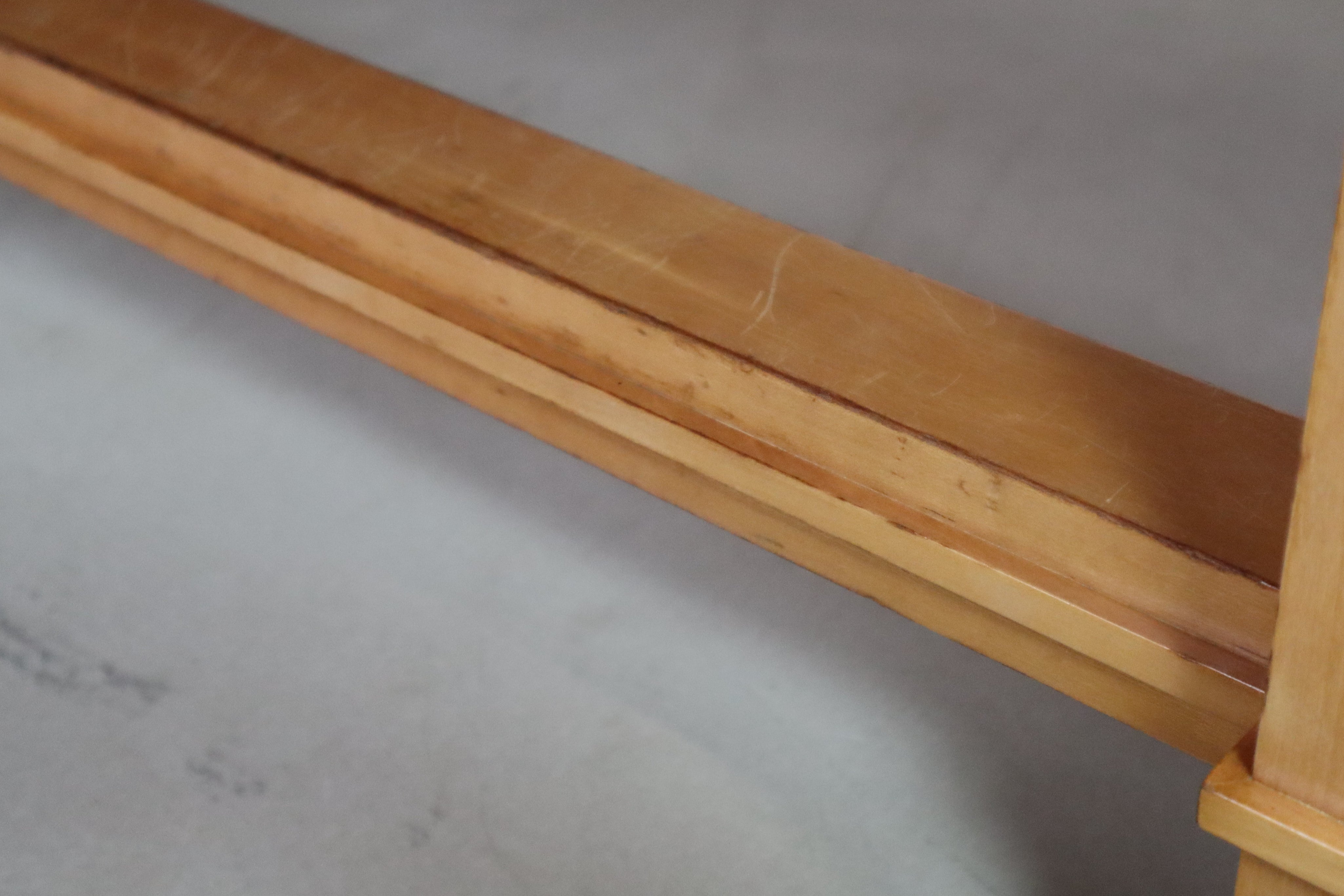 Husser_615_dining_table_by_Frank_Lloyd_Wright_produced_by_Cassina