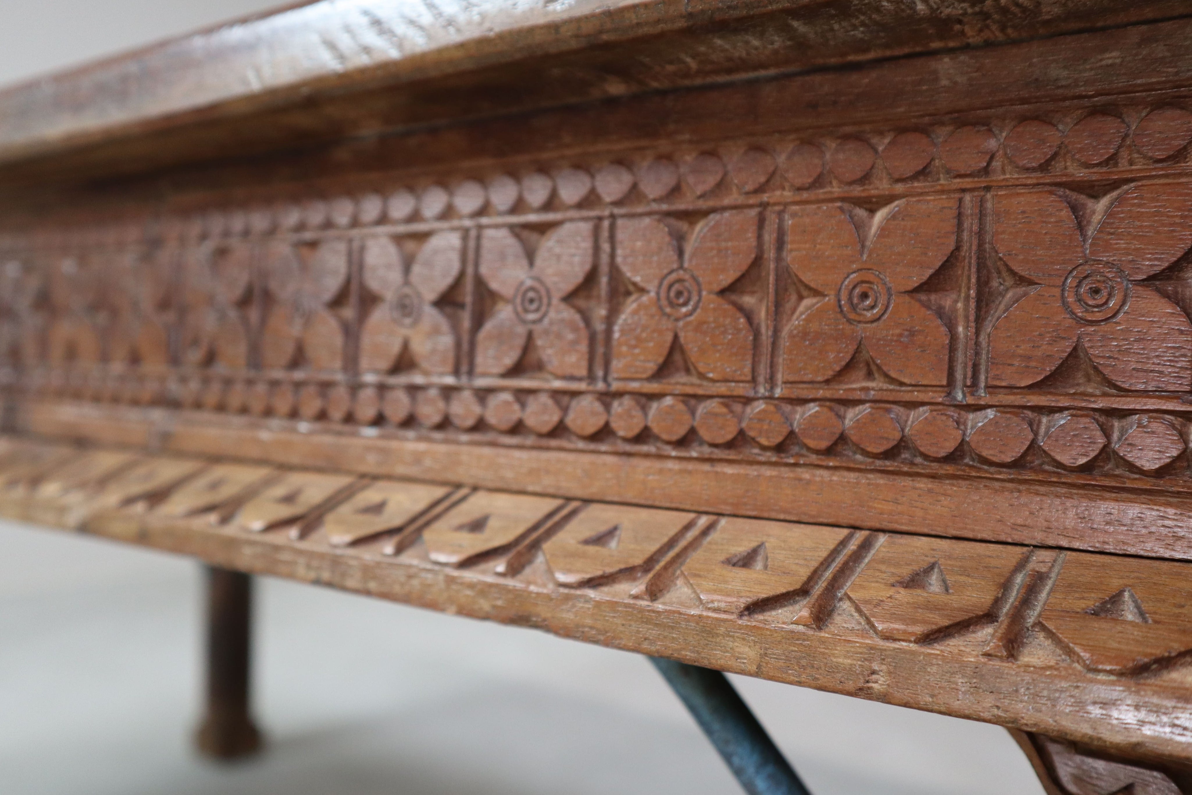 Indonesian_hand-carved_Teak_Dining_Table