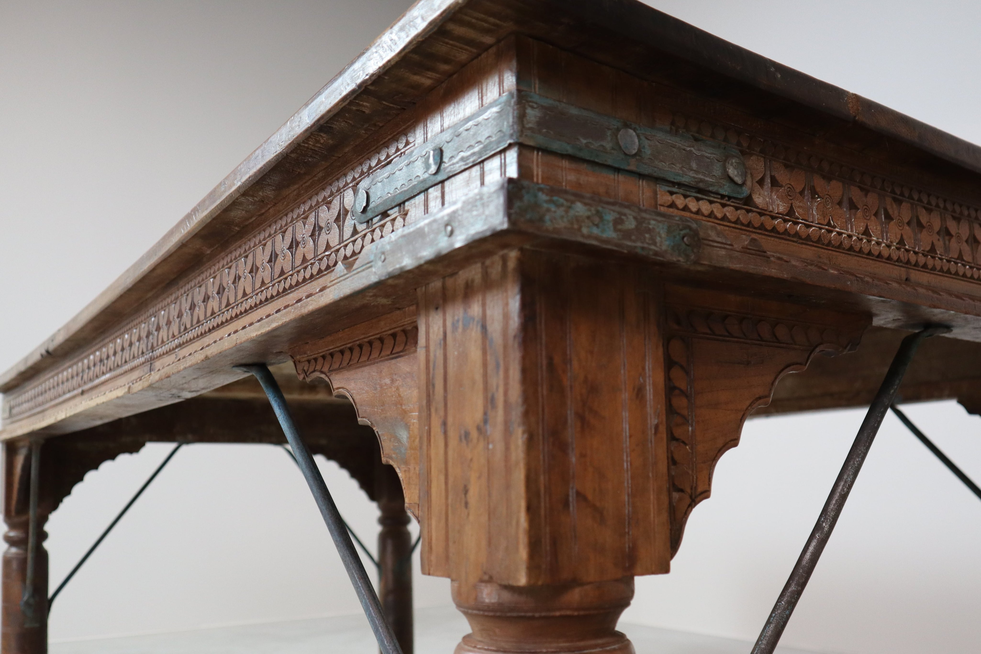 Indonesian_hand-carved_Teak_Dining_Table