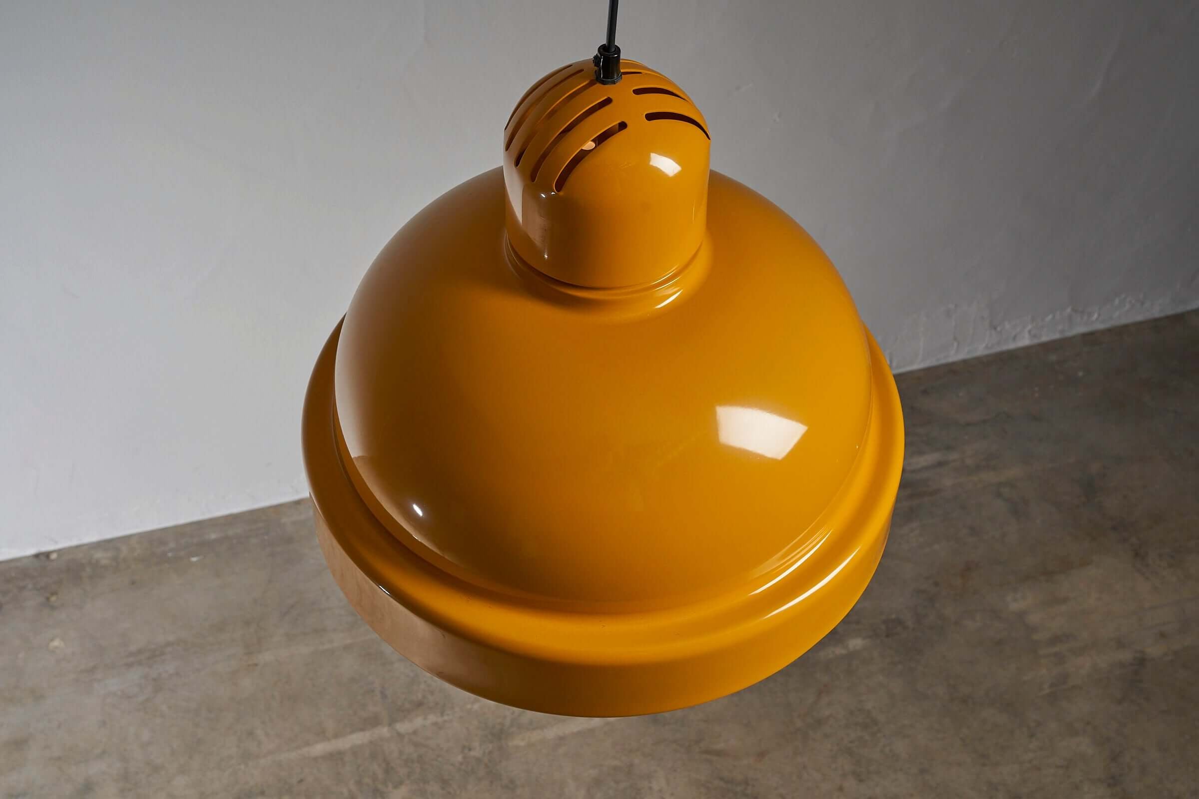 Industrial_Yellow_Pendant_Aneta