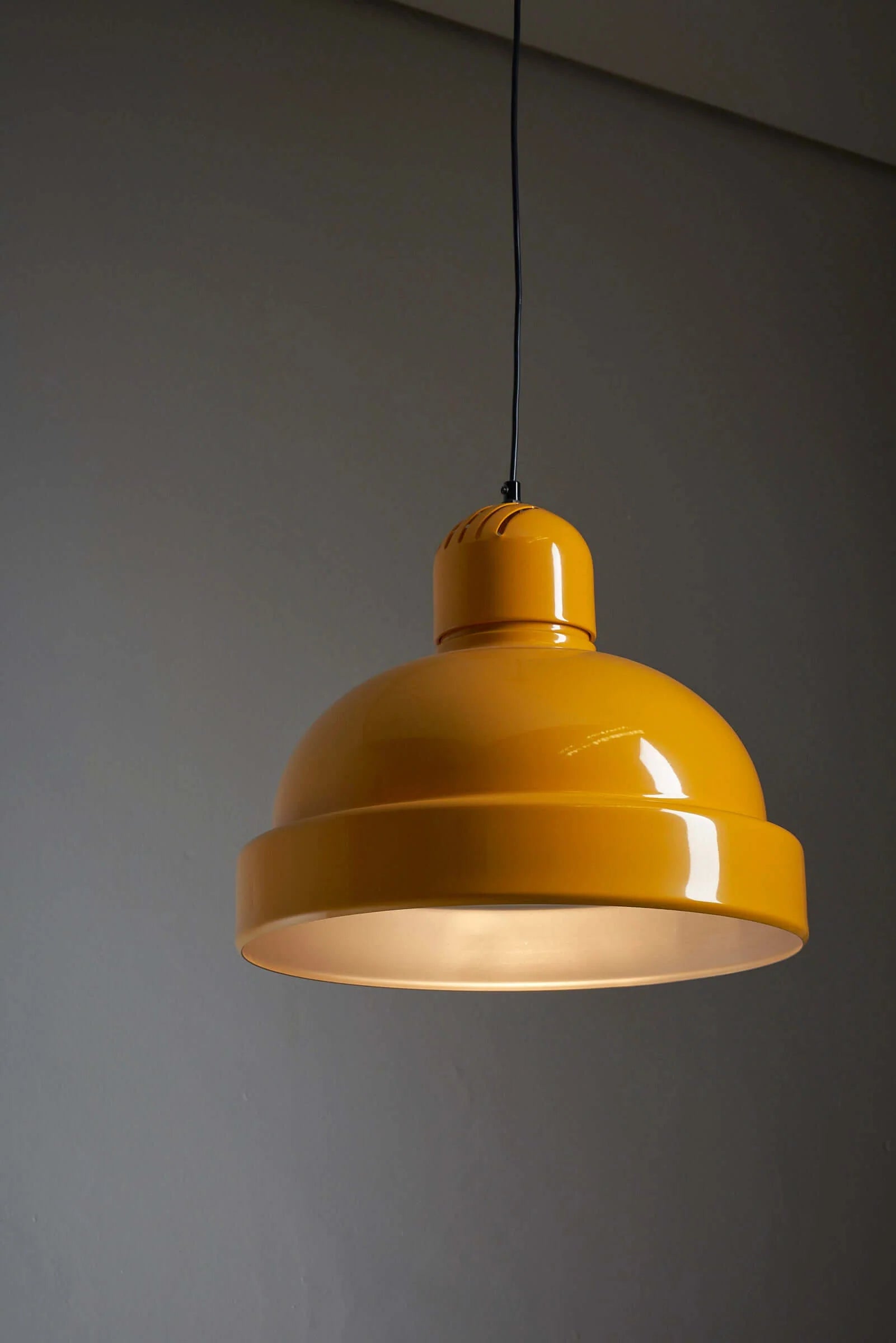Industrial_Yellow_Pendant_Aneta