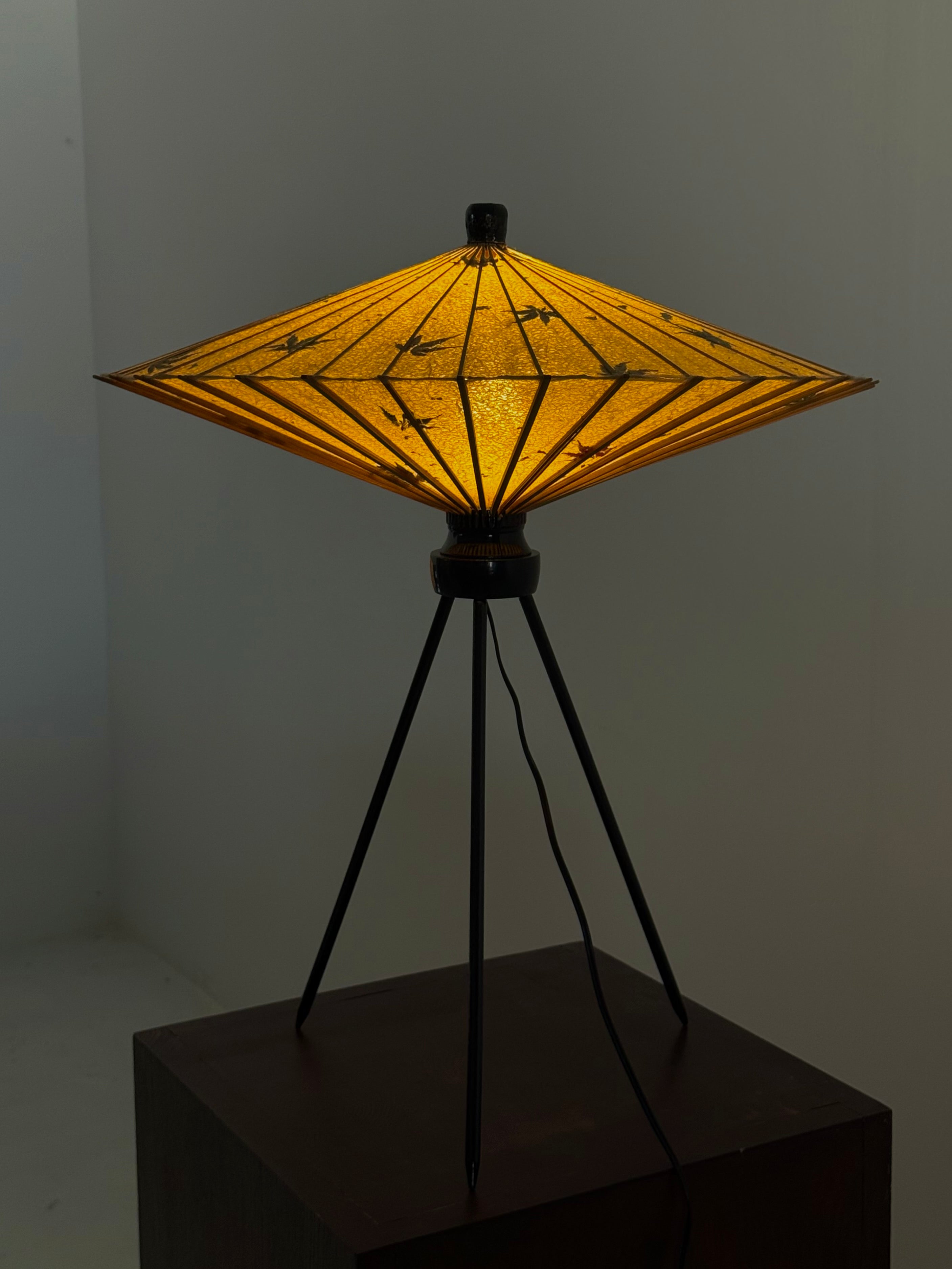 Japanese_vintage_Kasa_table_lamp