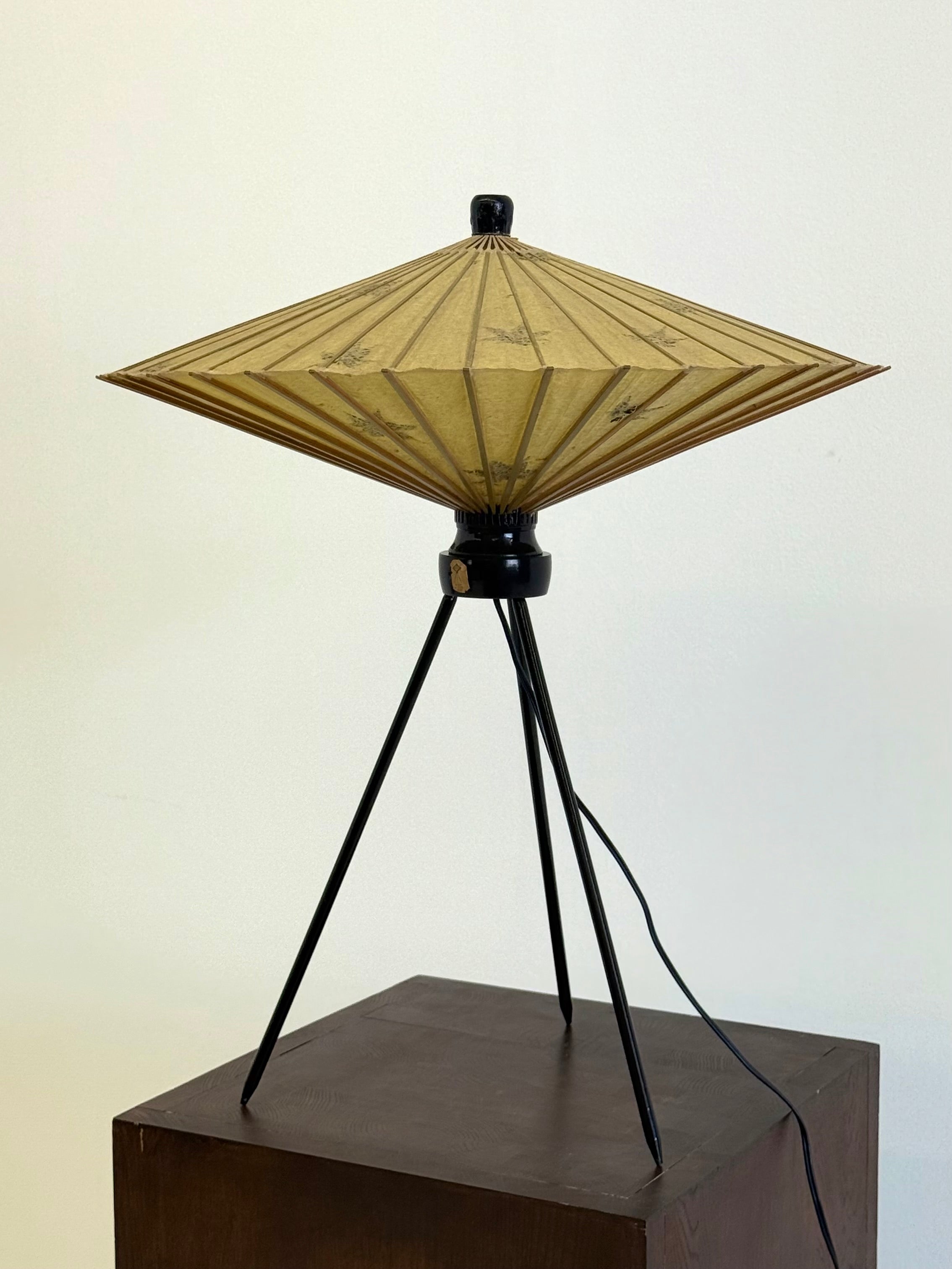 Japanese_vintage_Kasa_table_lamp