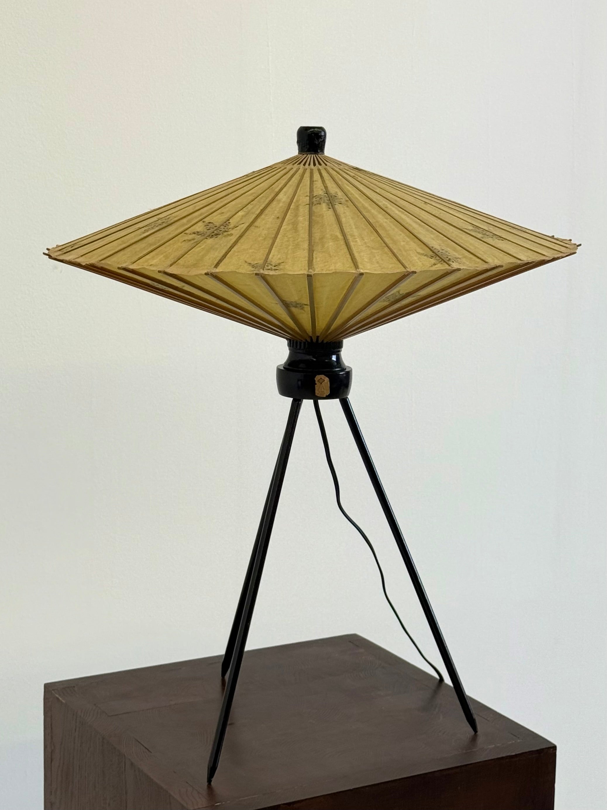 Japanese_vintage_Kasa_table_lamp