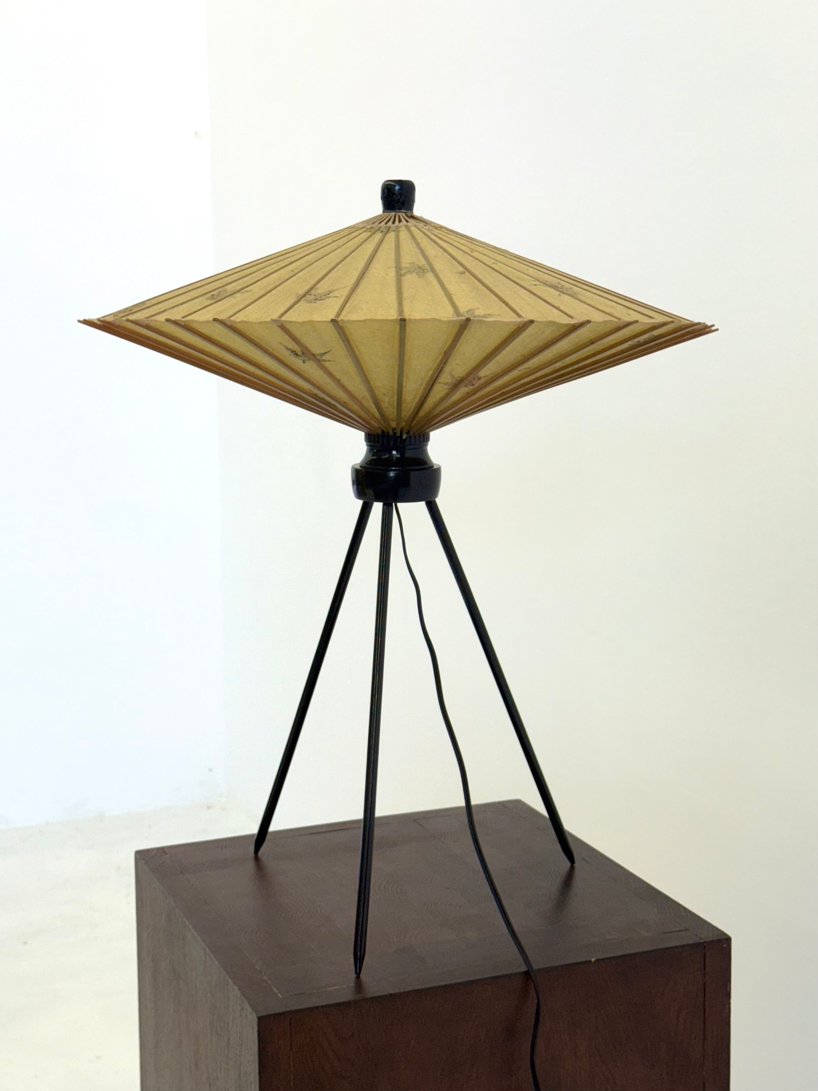 Japanese_vintage_Kasa_table_lamp