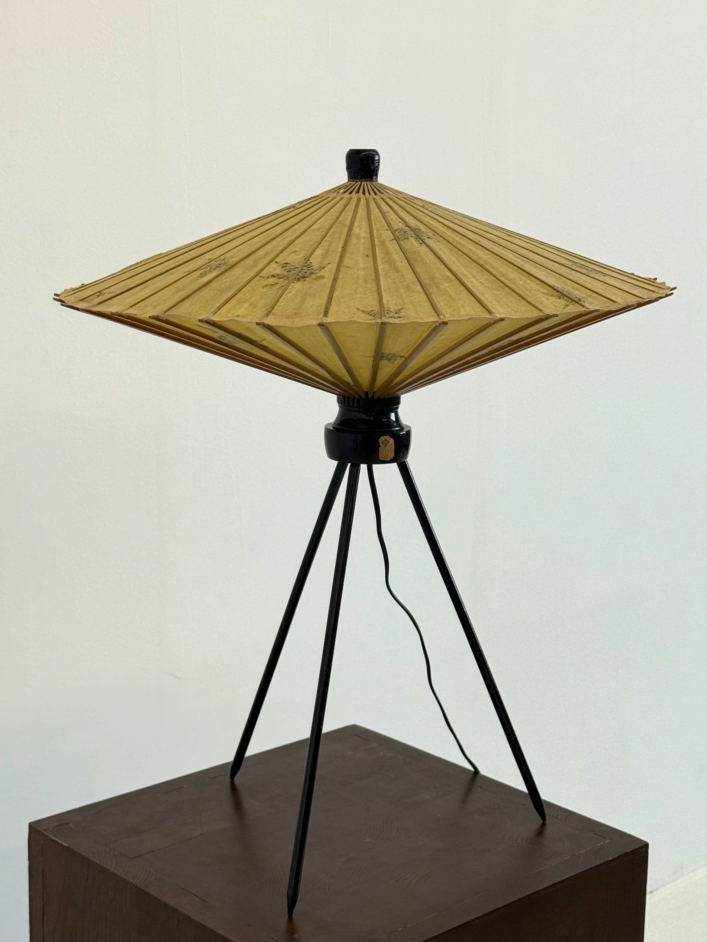 Japanese_vintage_Kasa_table_lamp