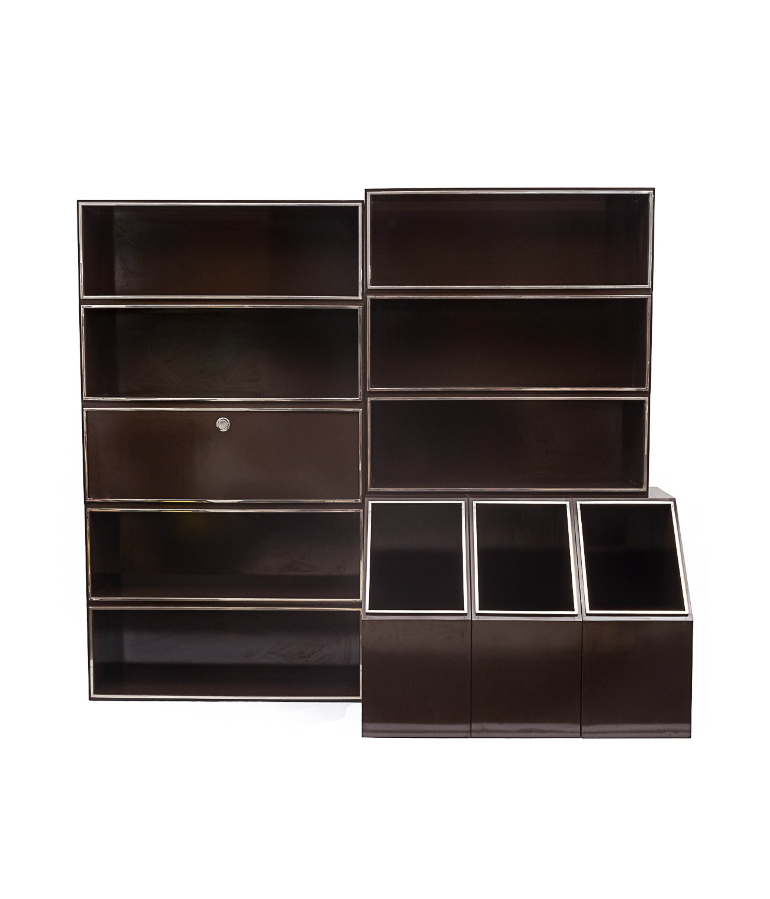 Laminated_wood_bookcase_with_chrome-plated_metal_moldings