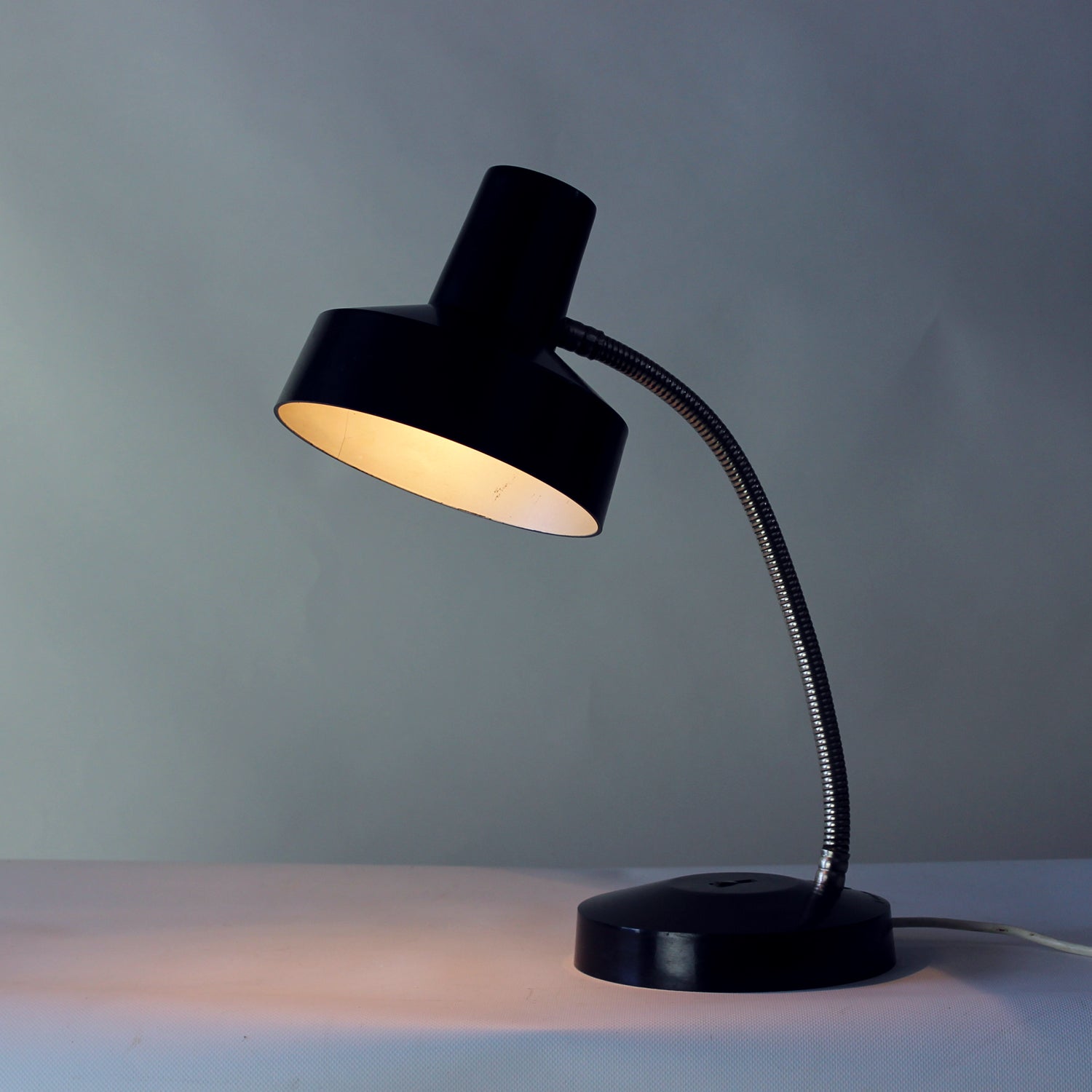 Large_Table_Lamp_In_Bakelite_Elektrosvit_Czechoslovakia_1950s