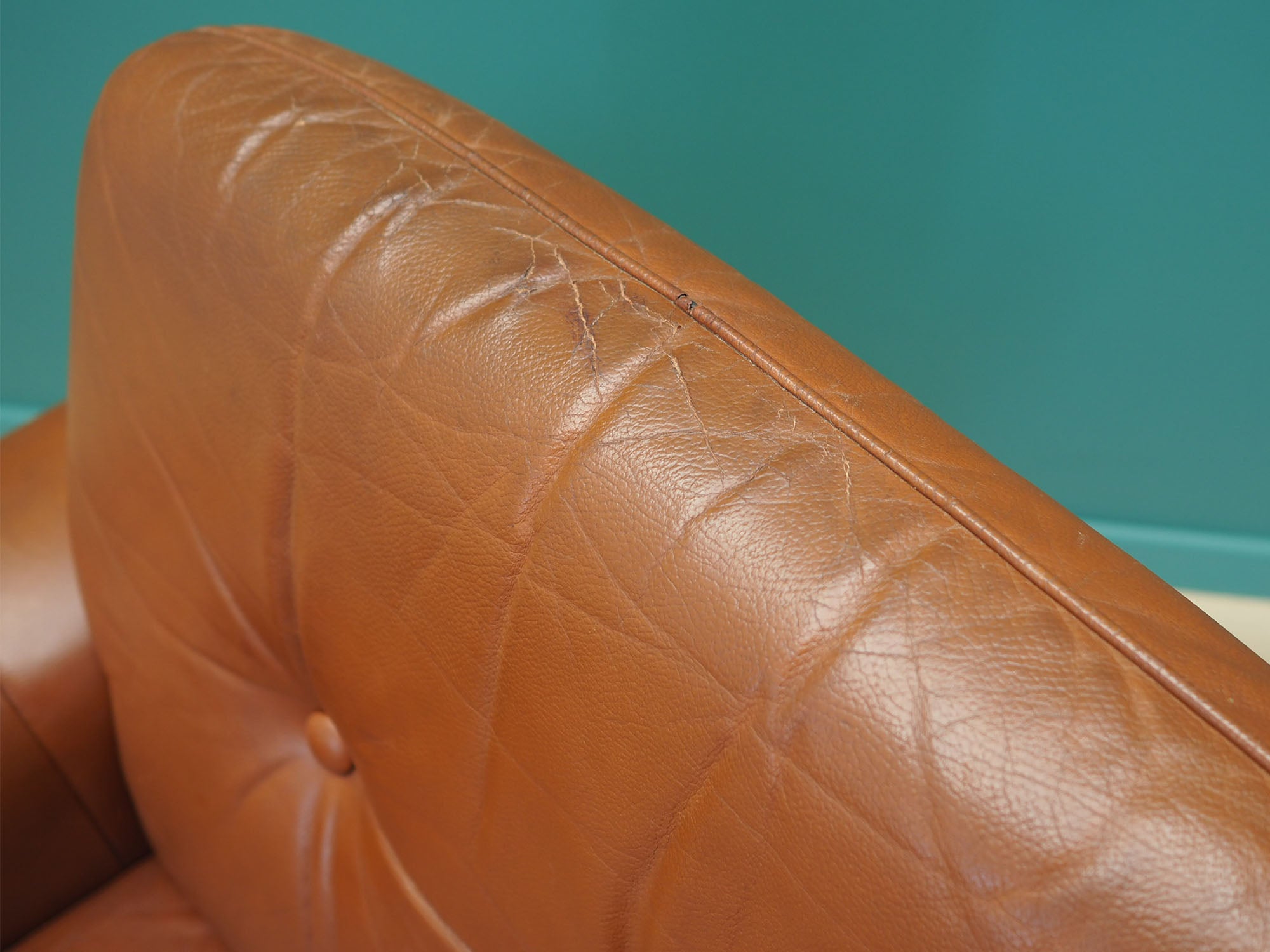 Leather_armchair_Danish_design_1960s_production_Denmark