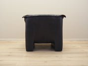 Leather_armchair_Italian_design_1960s_production_Italy