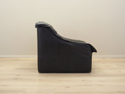 Leather_armchair_Italian_design_1960s_production_Italy