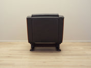 Leather_armchair_Italian_design_1970s_production_Italy