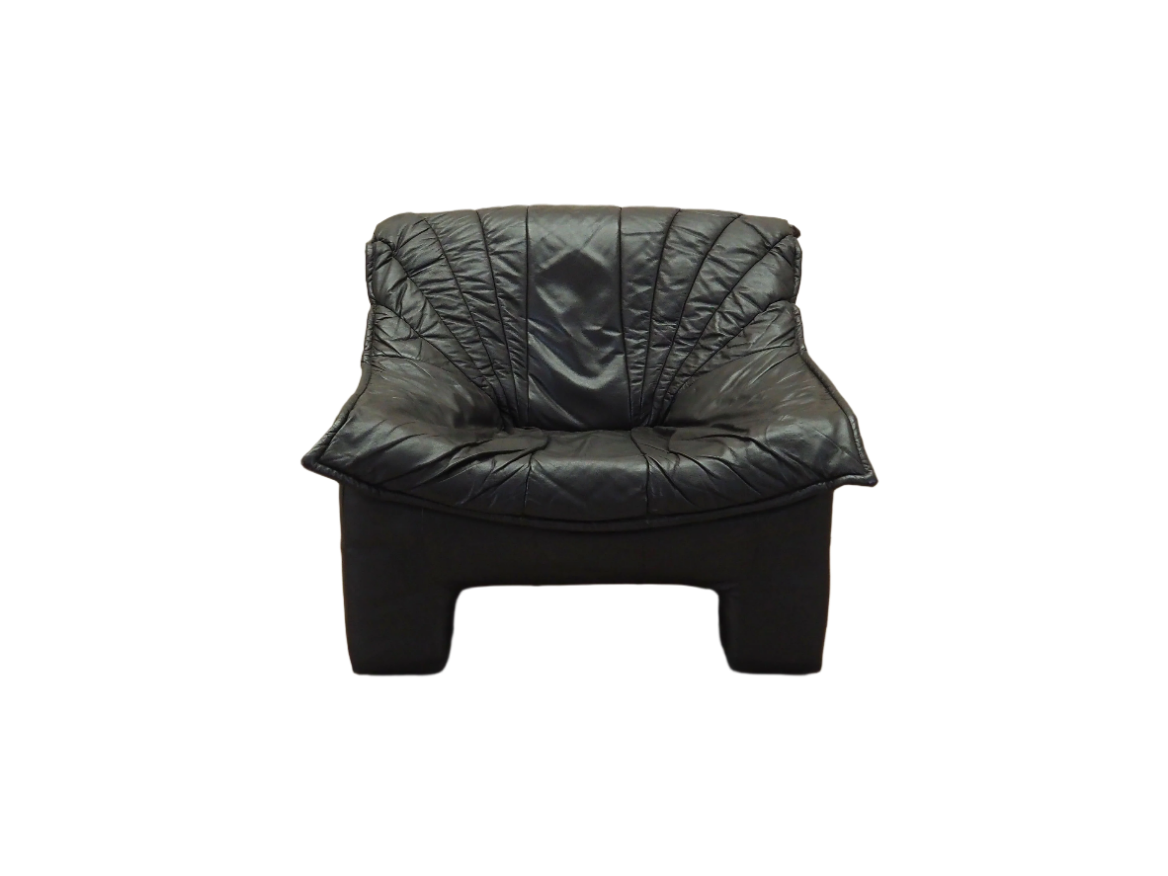Leather_armchair_Italian_design_from_1960s_production_Italy