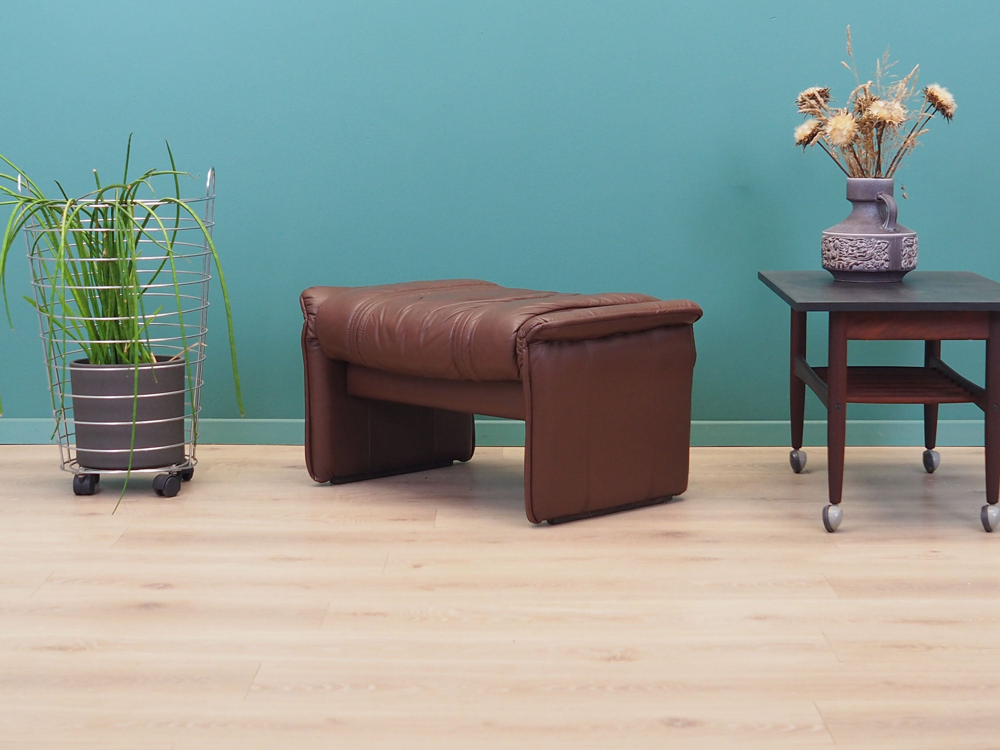 Leather_puff_Danish_design_1970s_production_Denmark