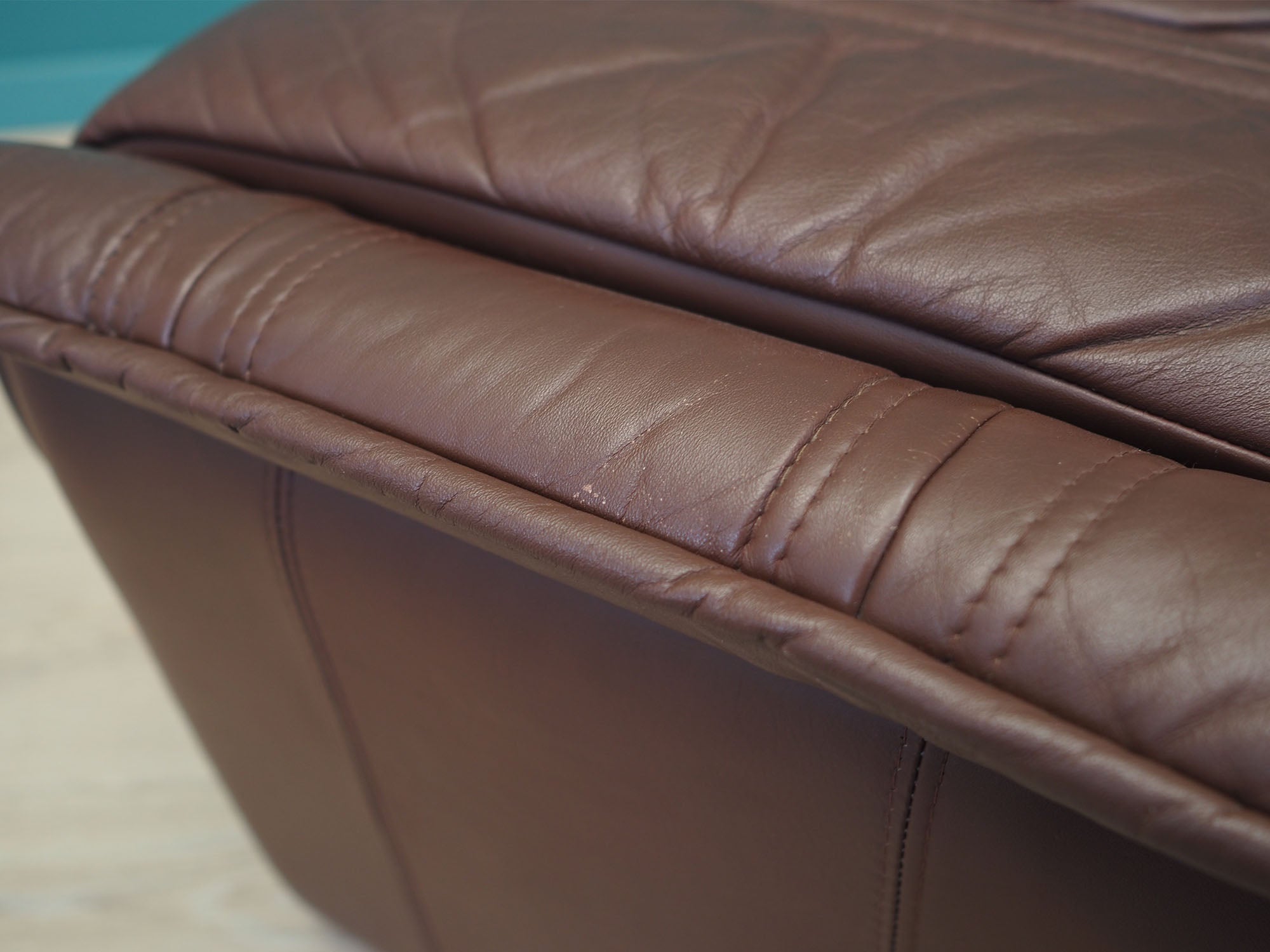 Leather_puff_Danish_design_1970s_production_Denmark