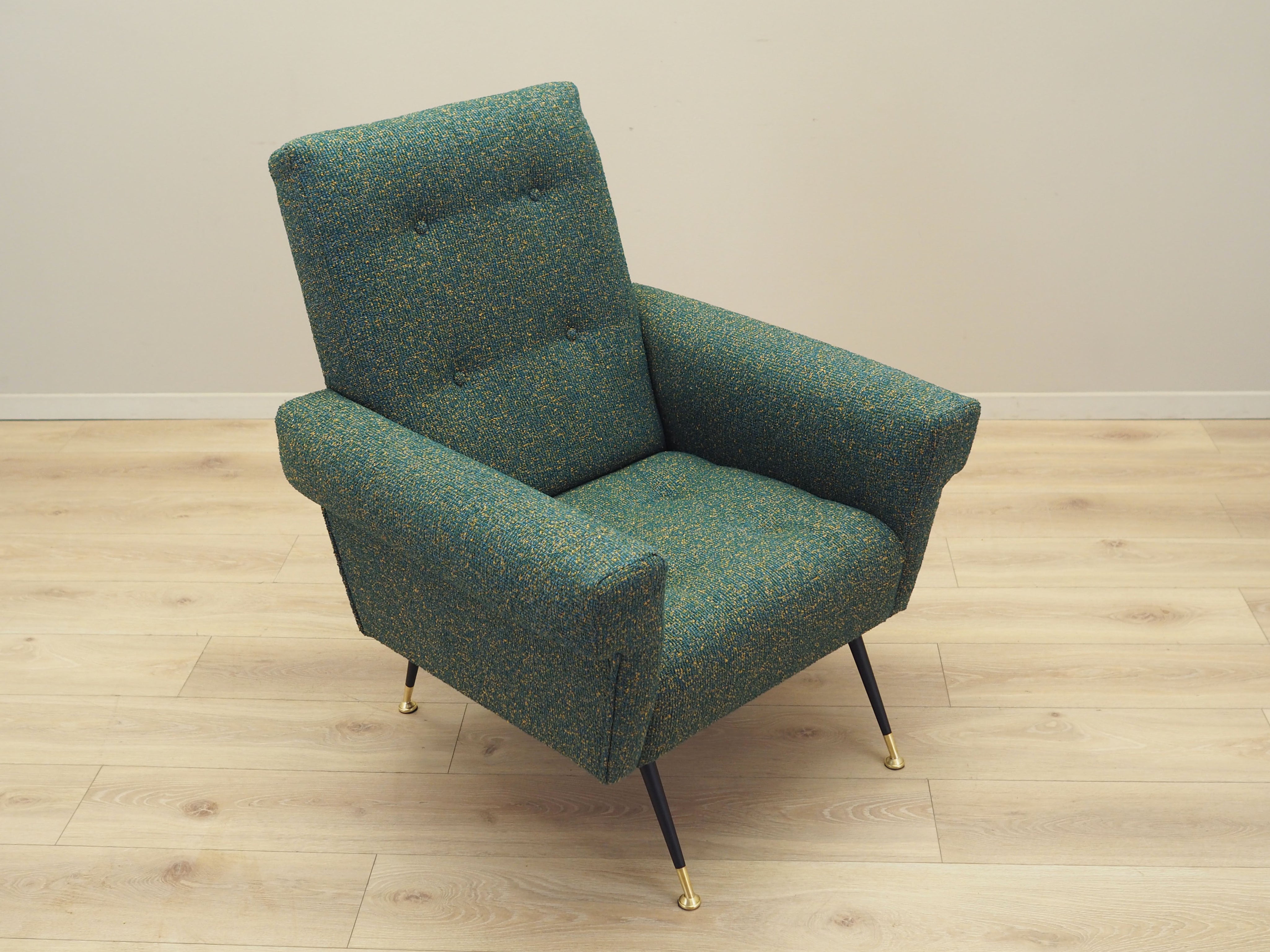 Lounge_armchair_Italian_design_1970s_production_Italy