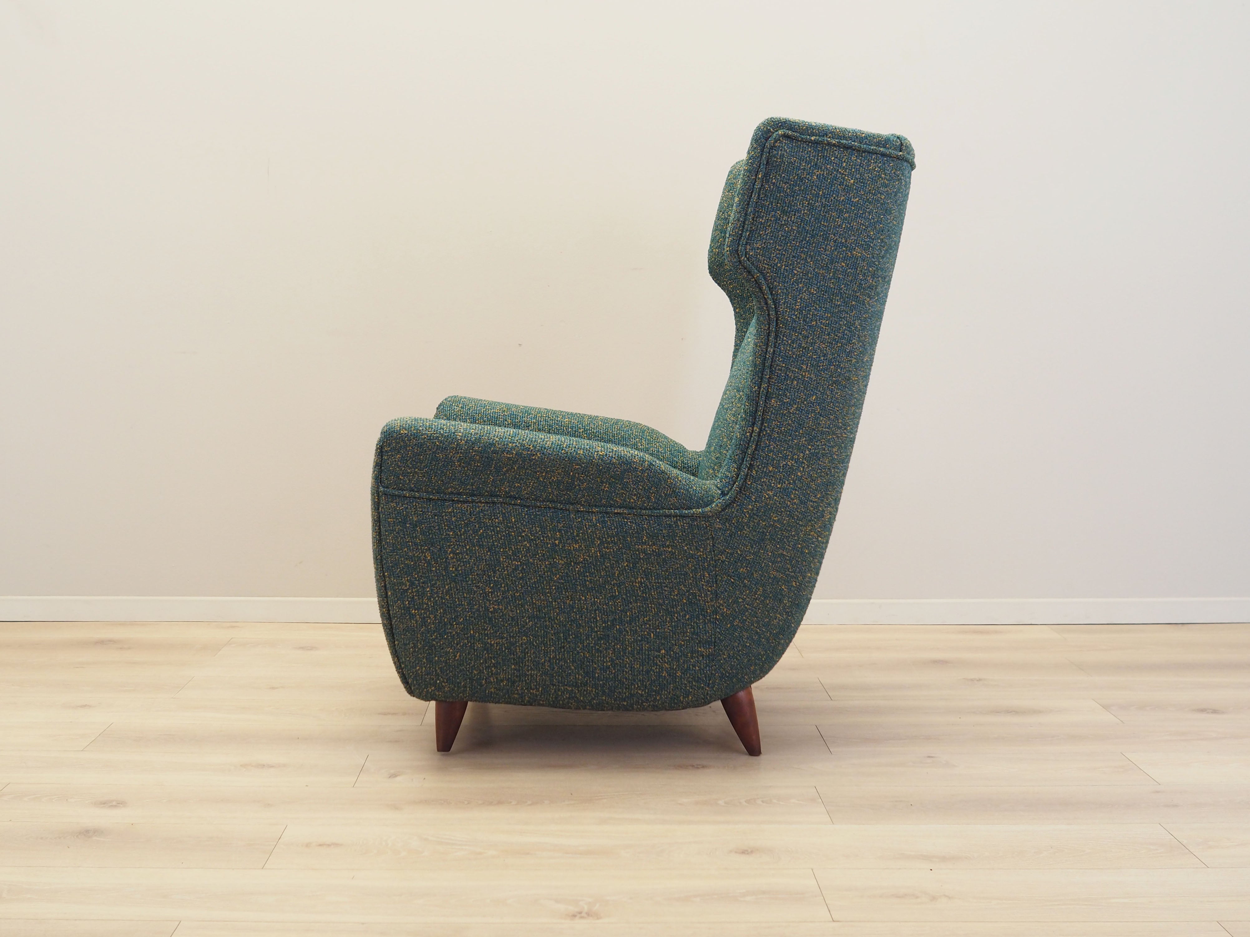 Lounge_armchair_in_Italian_design_1970s_production_Italy