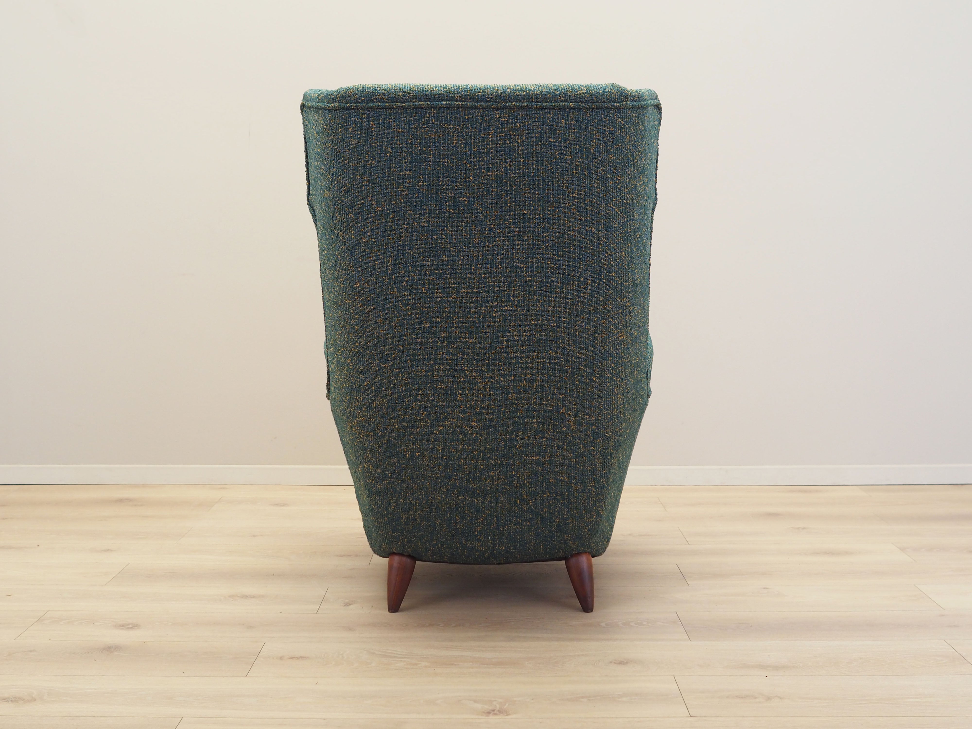 Lounge_armchair_in_Italian_design_1970s_production_Italy