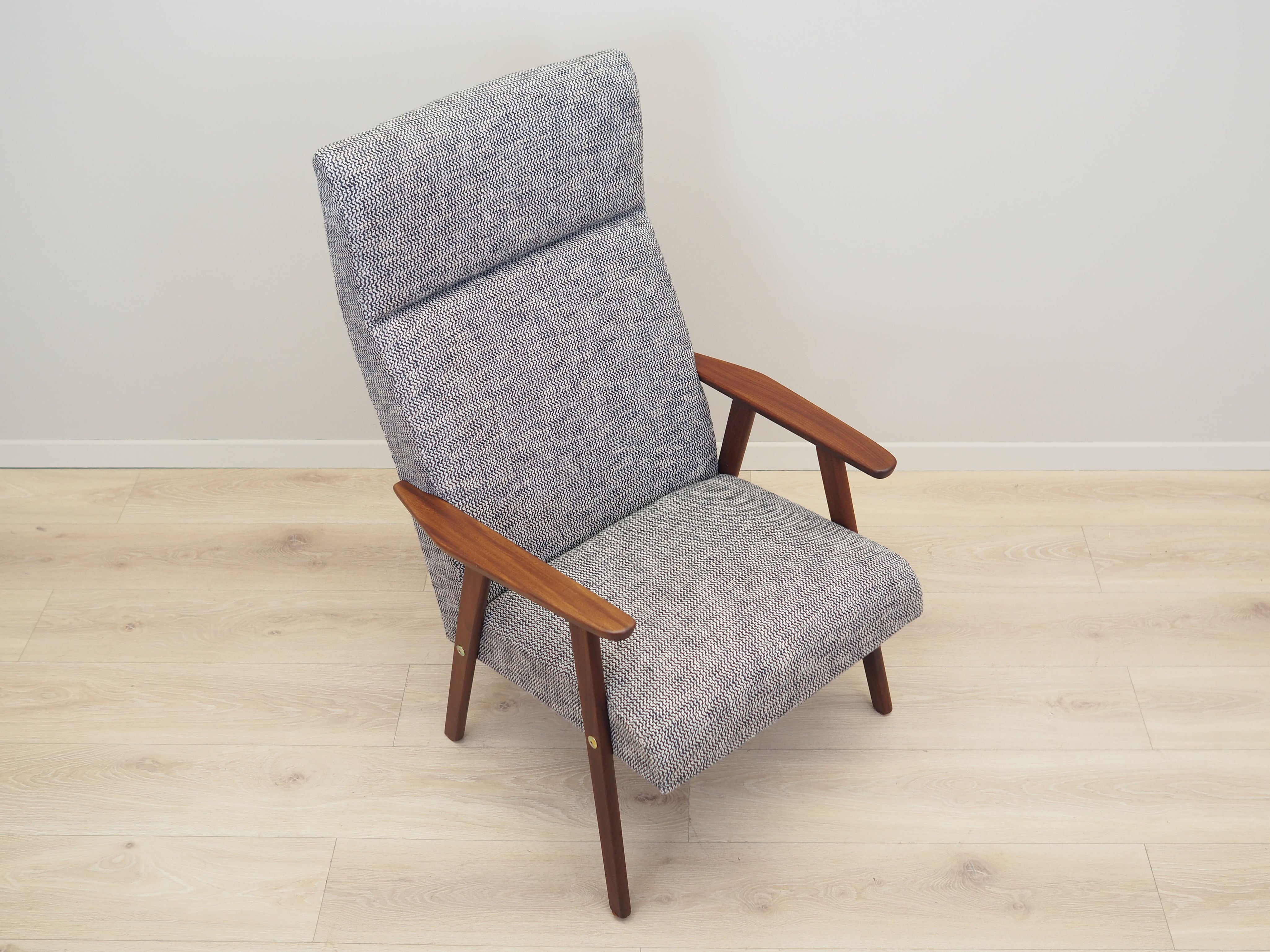 Mahogany_armchair_Danish_design_1960s_production_Denmark