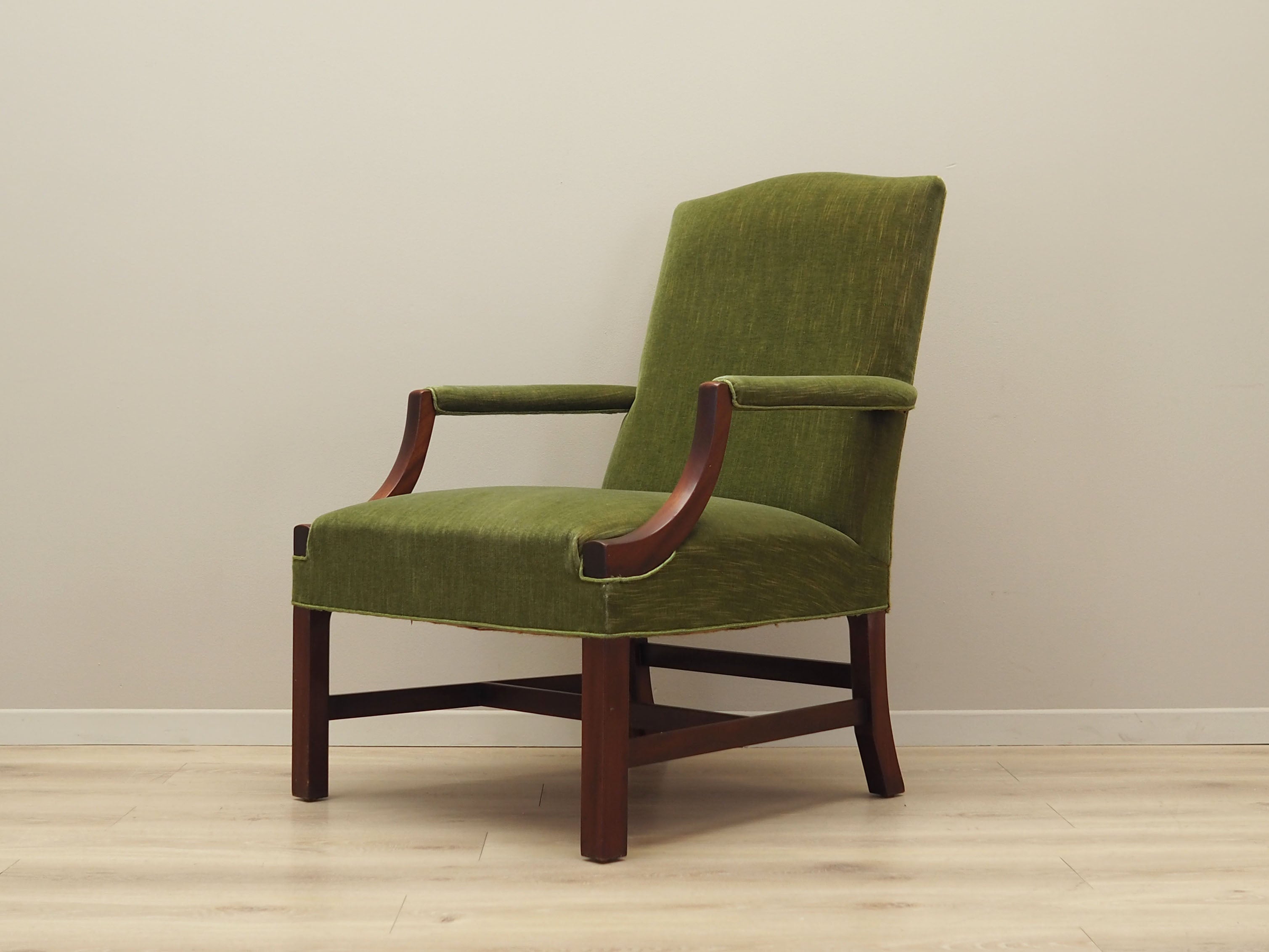 Mahogany_armchair_Danish_design_1970s_production_Denmark