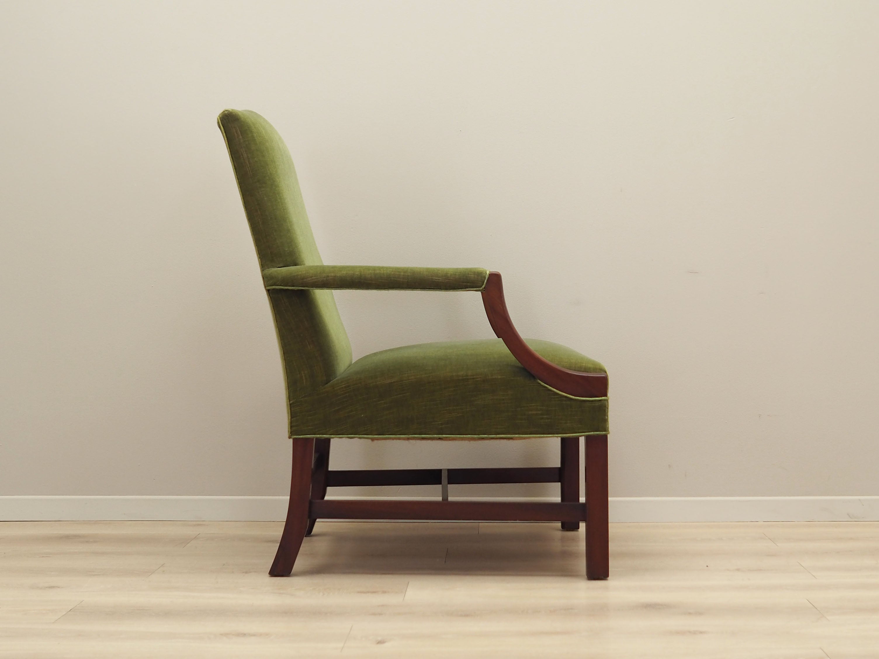 Mahogany_armchair_Danish_design_1970s_production_Denmark