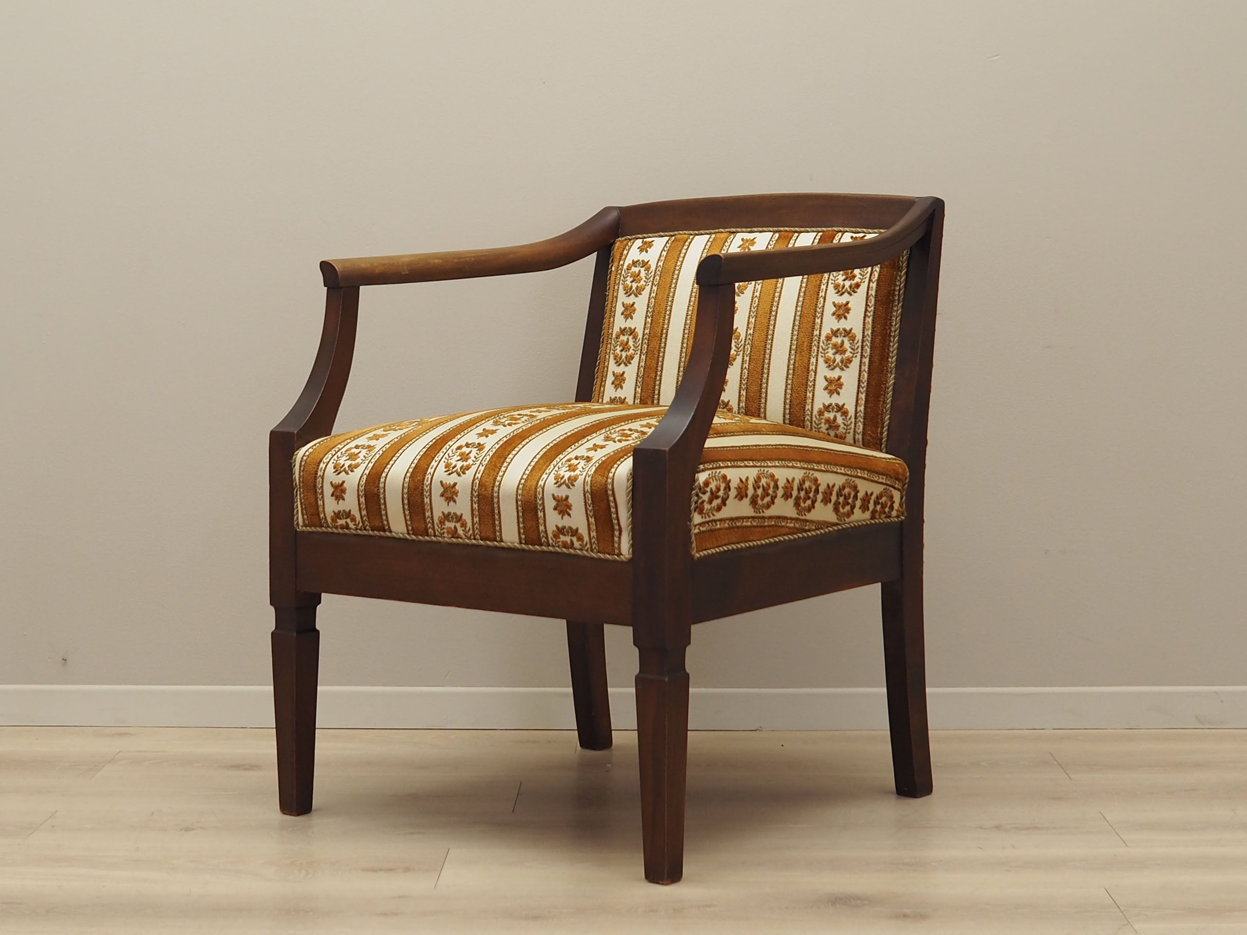 Mahogany_armchair_in_Danish_design_1970s_production_Denmark