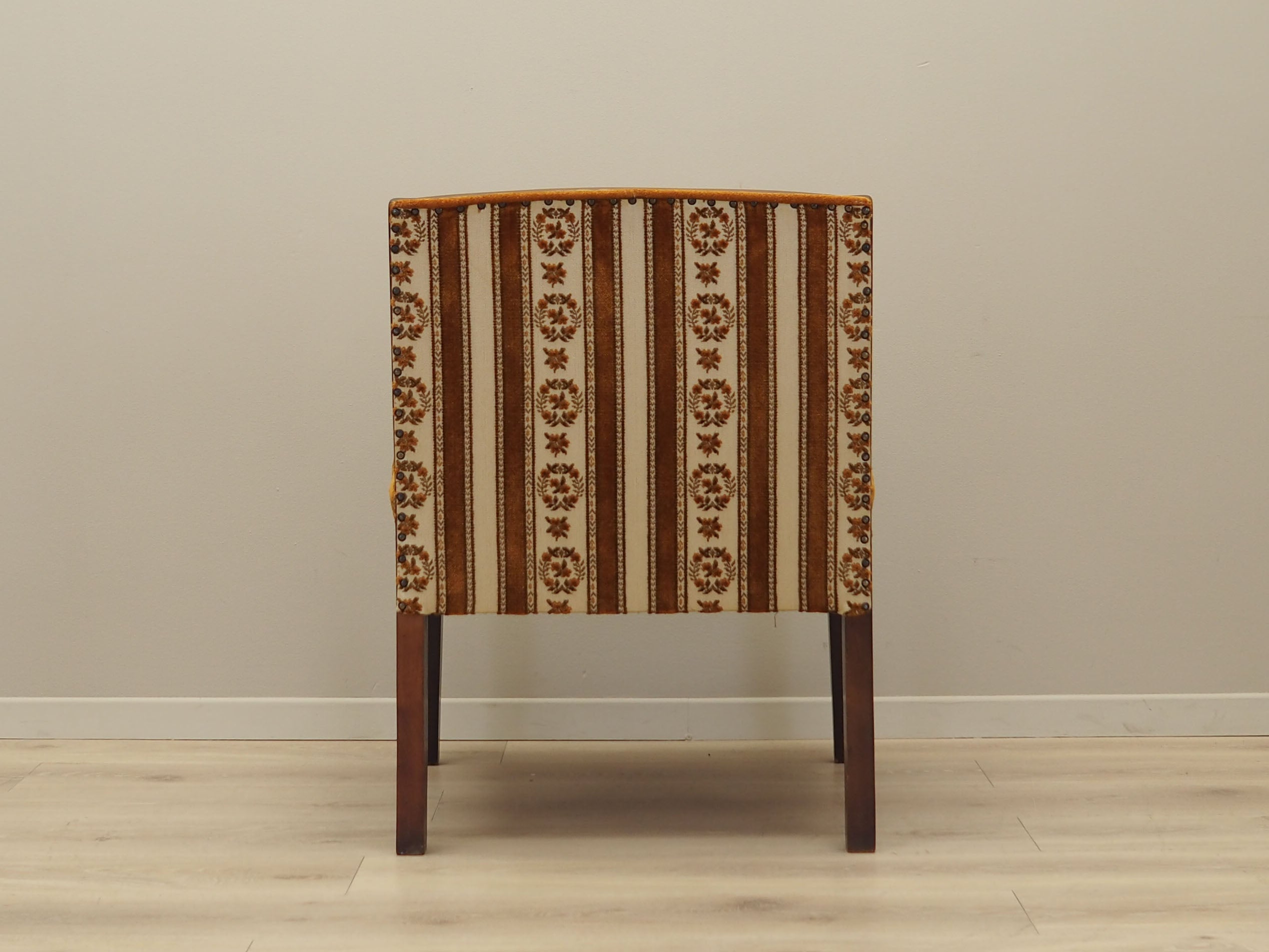 Mahogany_armchair_in_Danish_design_1970s_production_Denmark