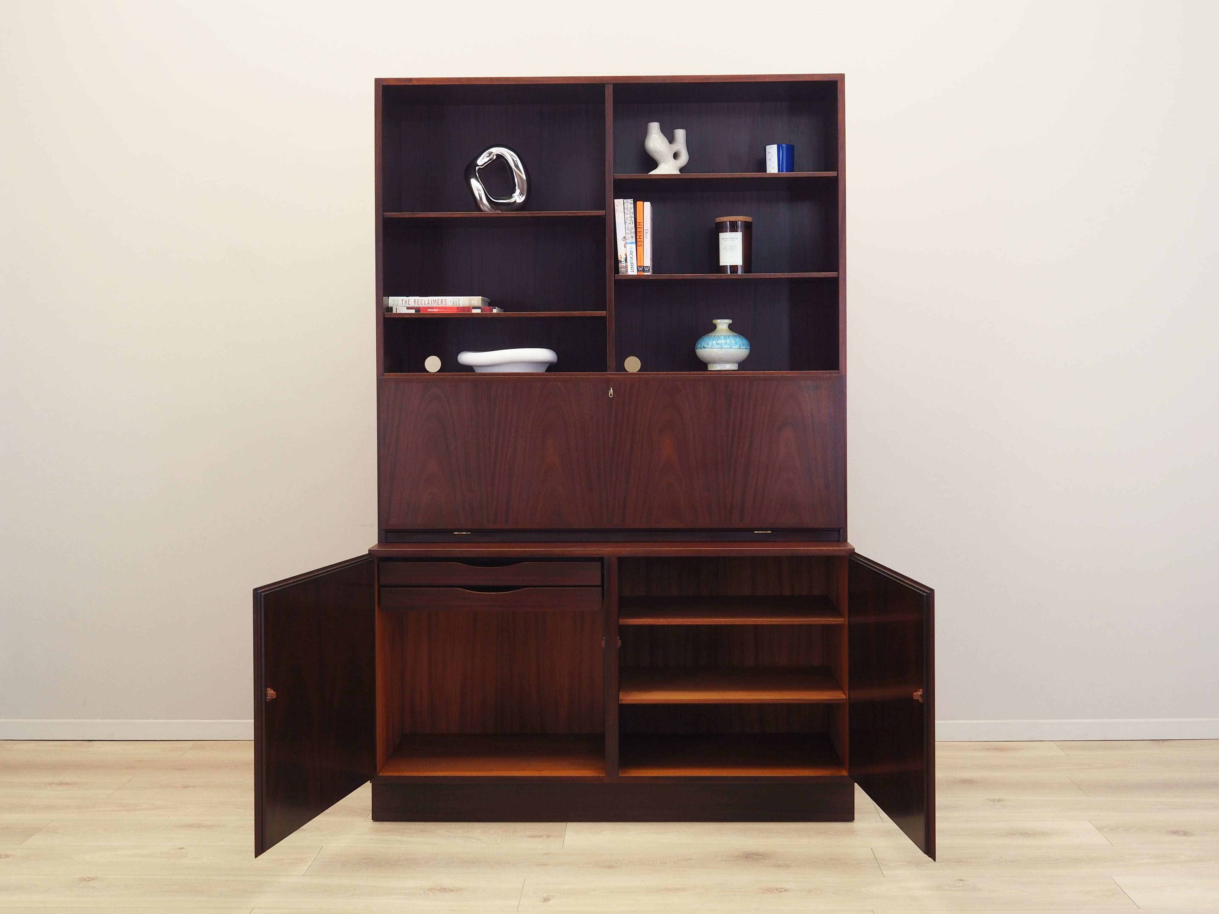Mahogany_bookcase_Danish_design_1970s_manufacture_Omann_Jun