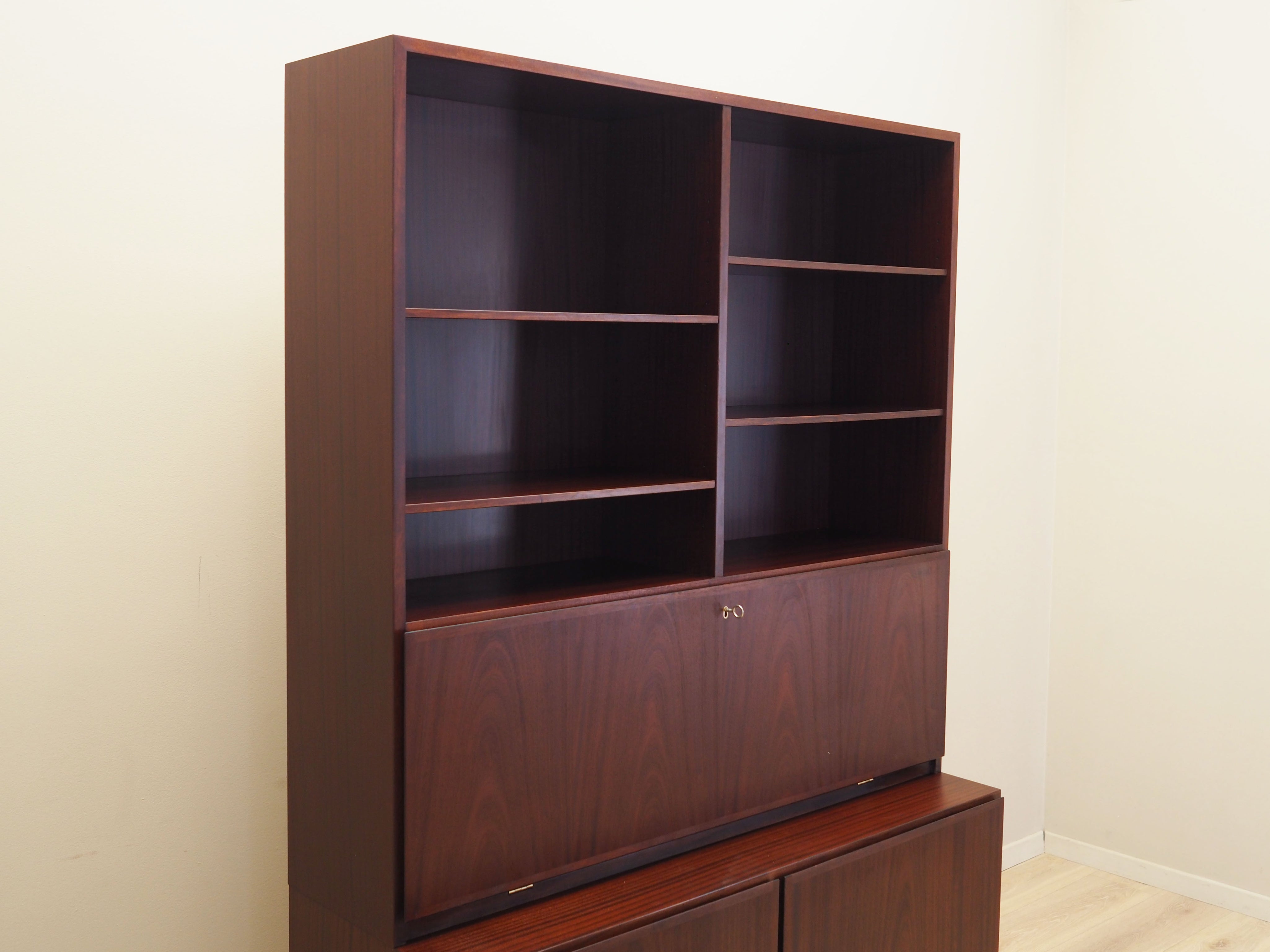 Mahogany_bookcase_Danish_design_1970s_manufacture_Omann_Jun