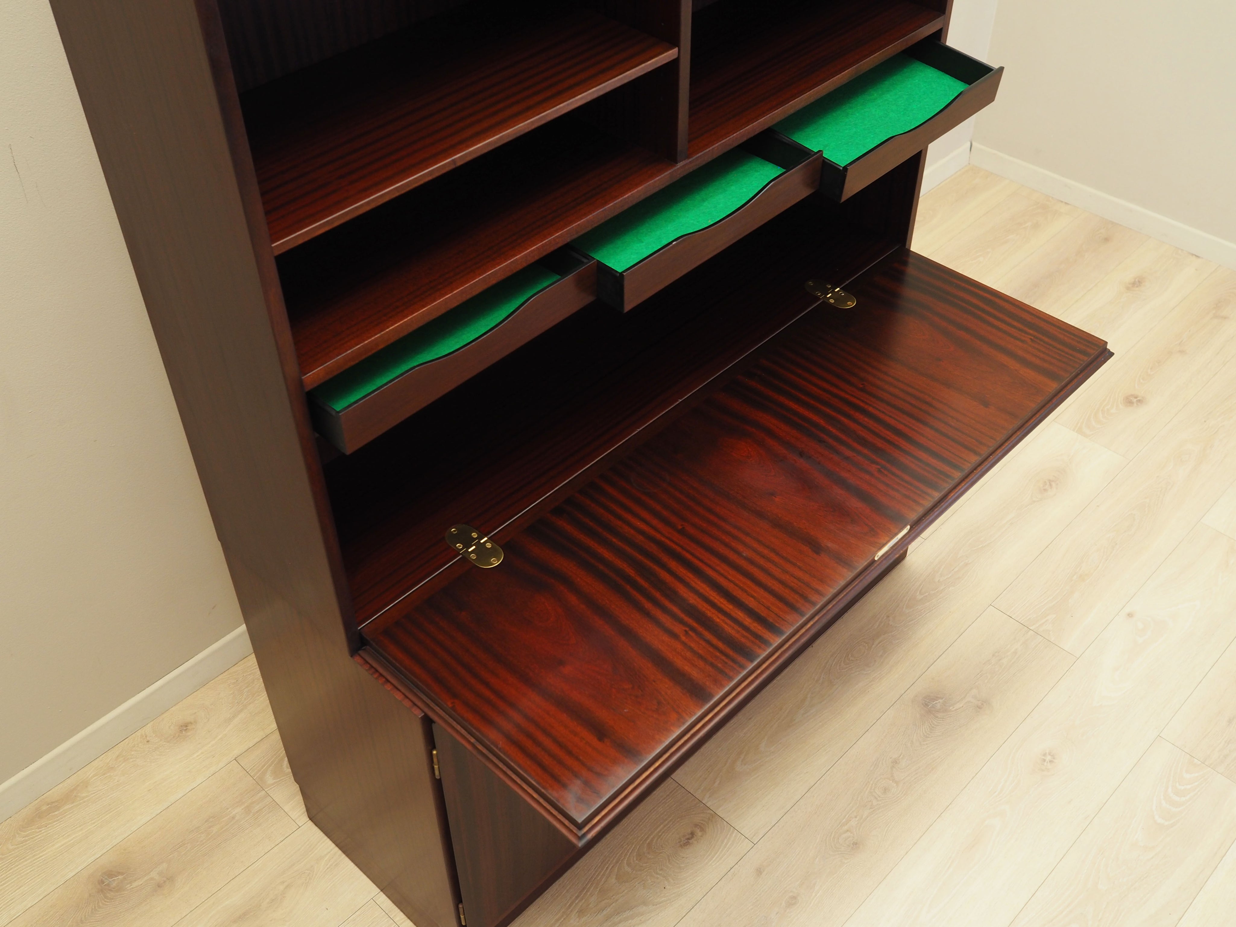 Mahogany_bookcase_Danish_design_1970s_manufacture_Omann_Jun