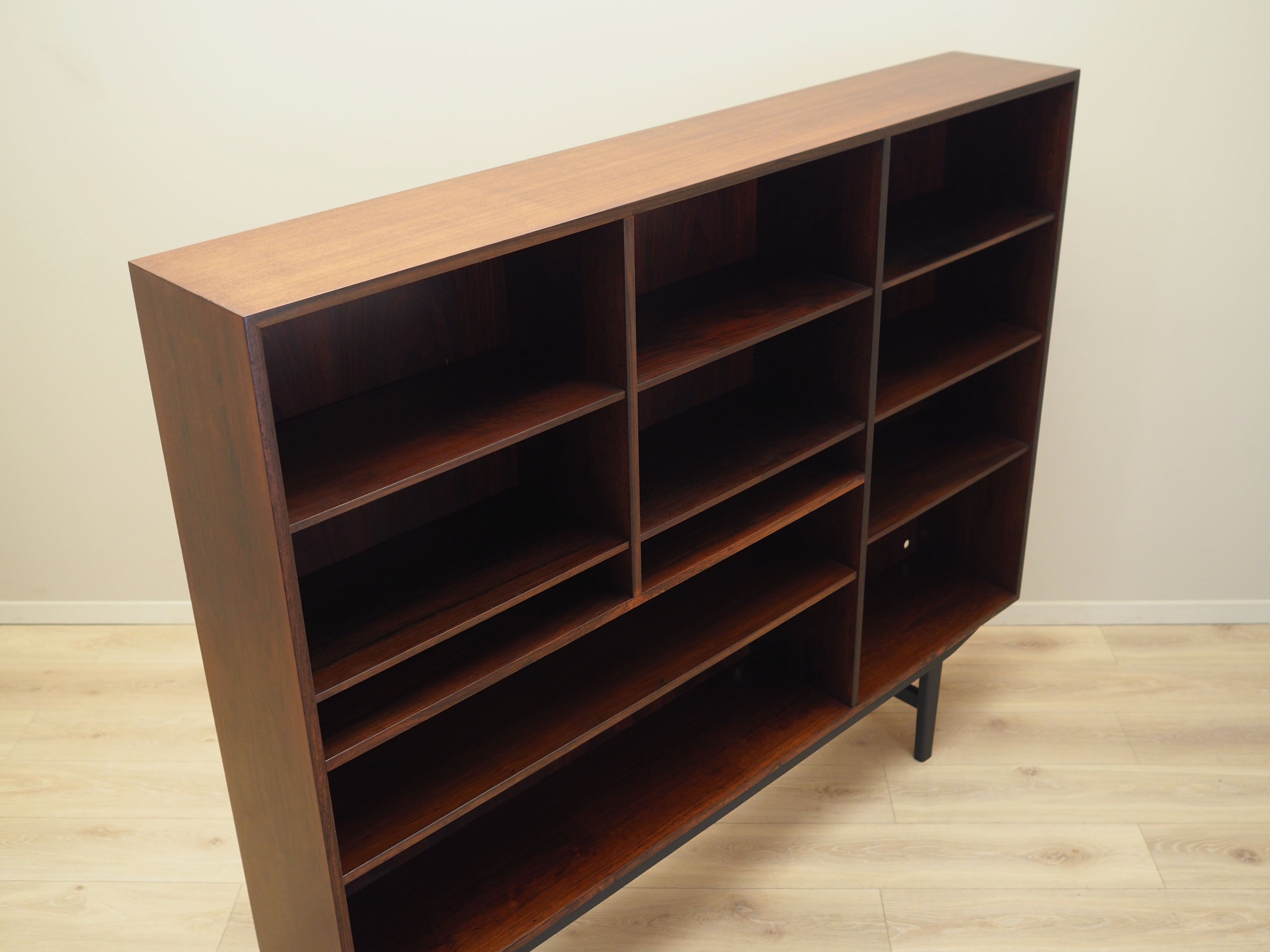 Mahogany_bookcase_Danish_design_1970s_manufacturer_Omann_Jun