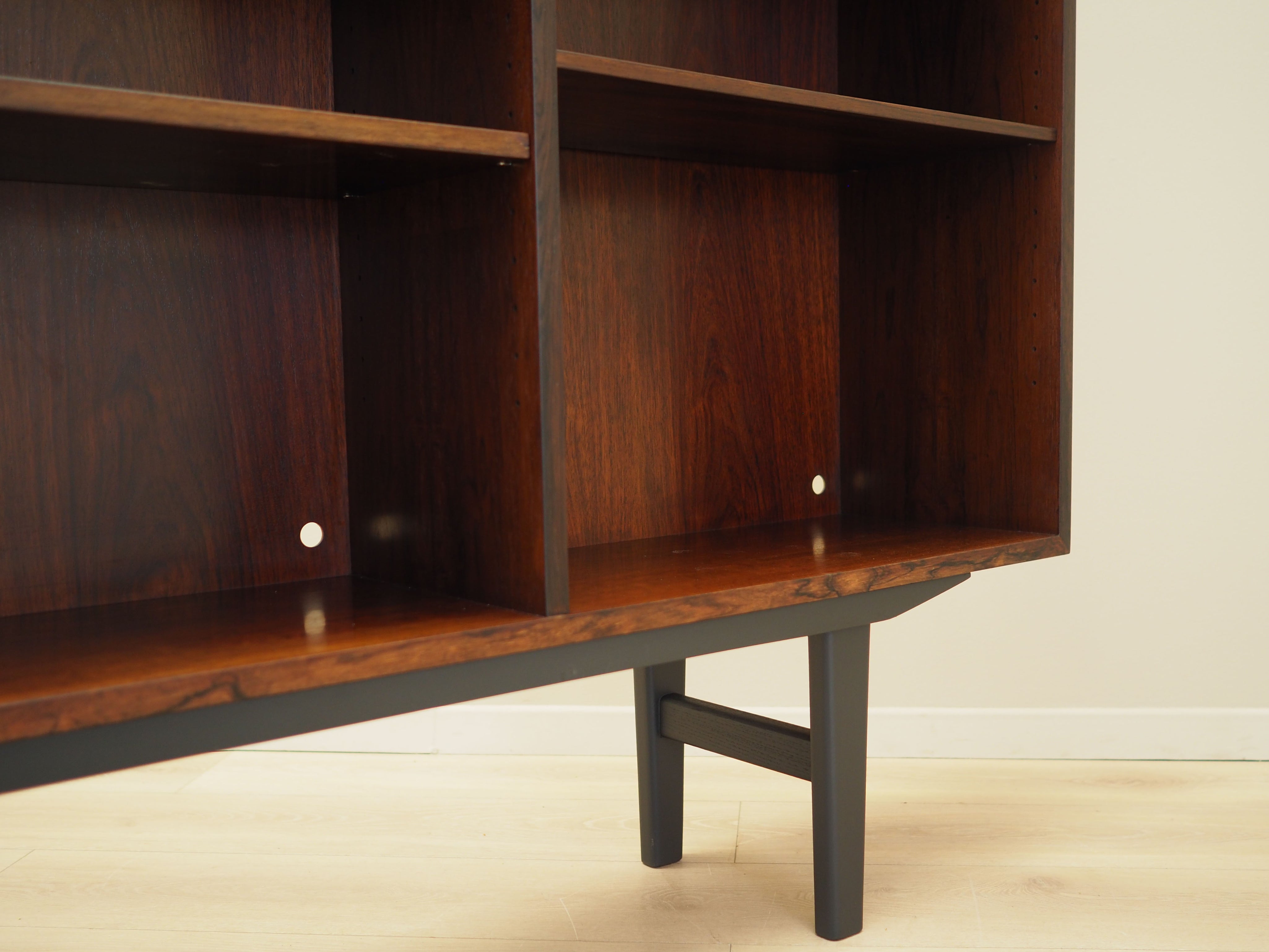 Mahogany_bookcase_Danish_design_1970s_manufacturer_Omann_Jun