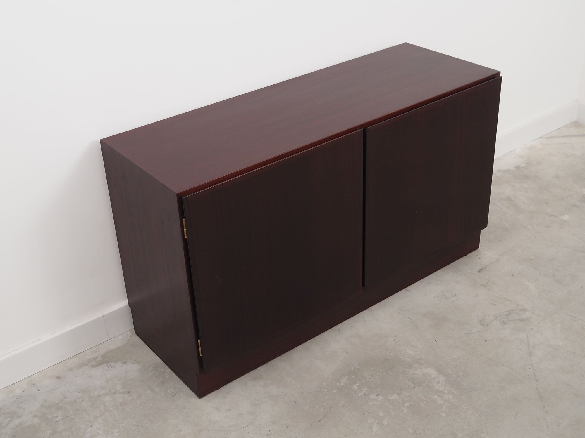 Mahogany_cabinet_Danish_design_1960s_manufacturer_Omann_Jun
