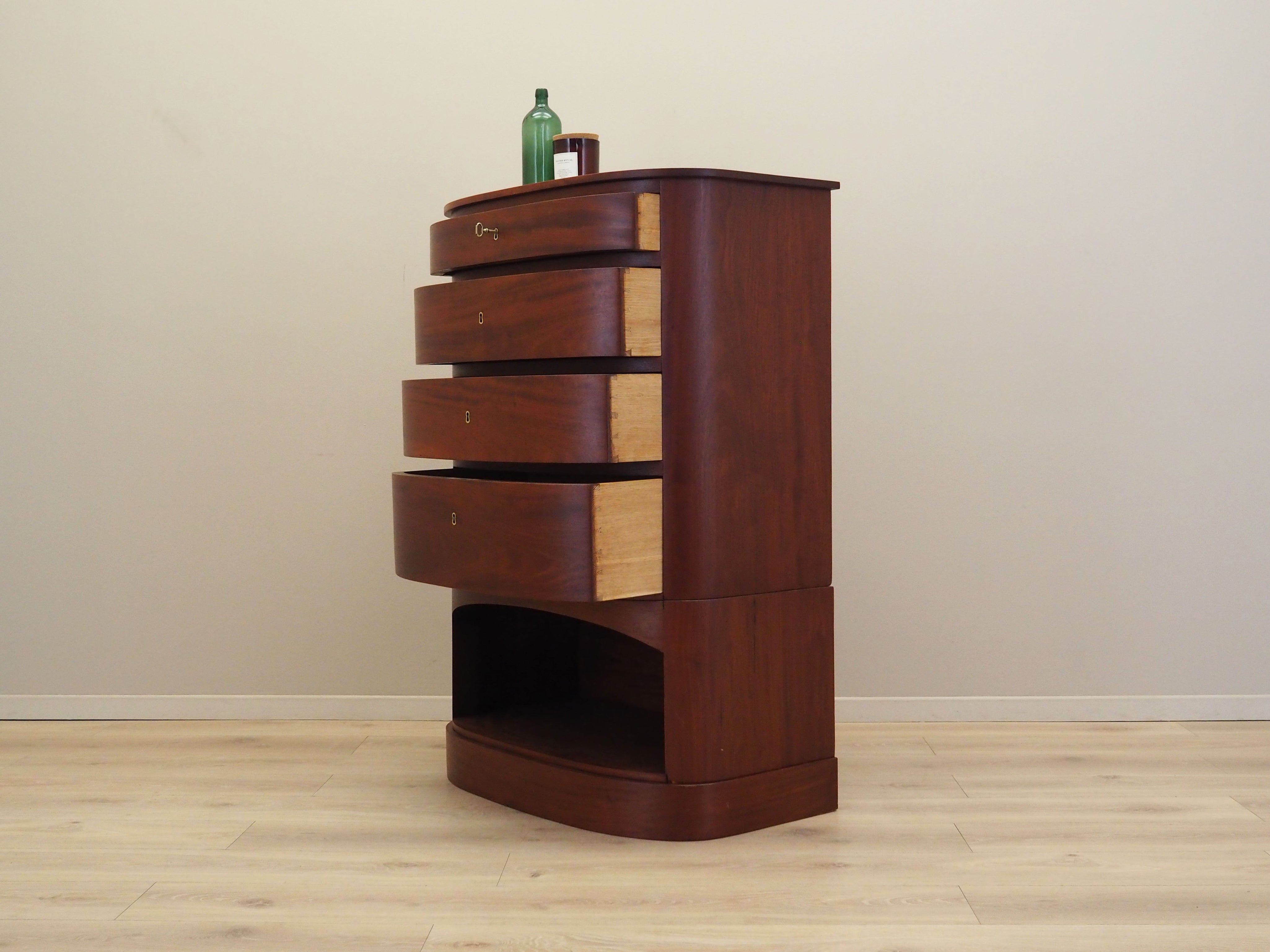 Mahogany_chest_of_drawers_Danish_design_1960s_production_Denmark