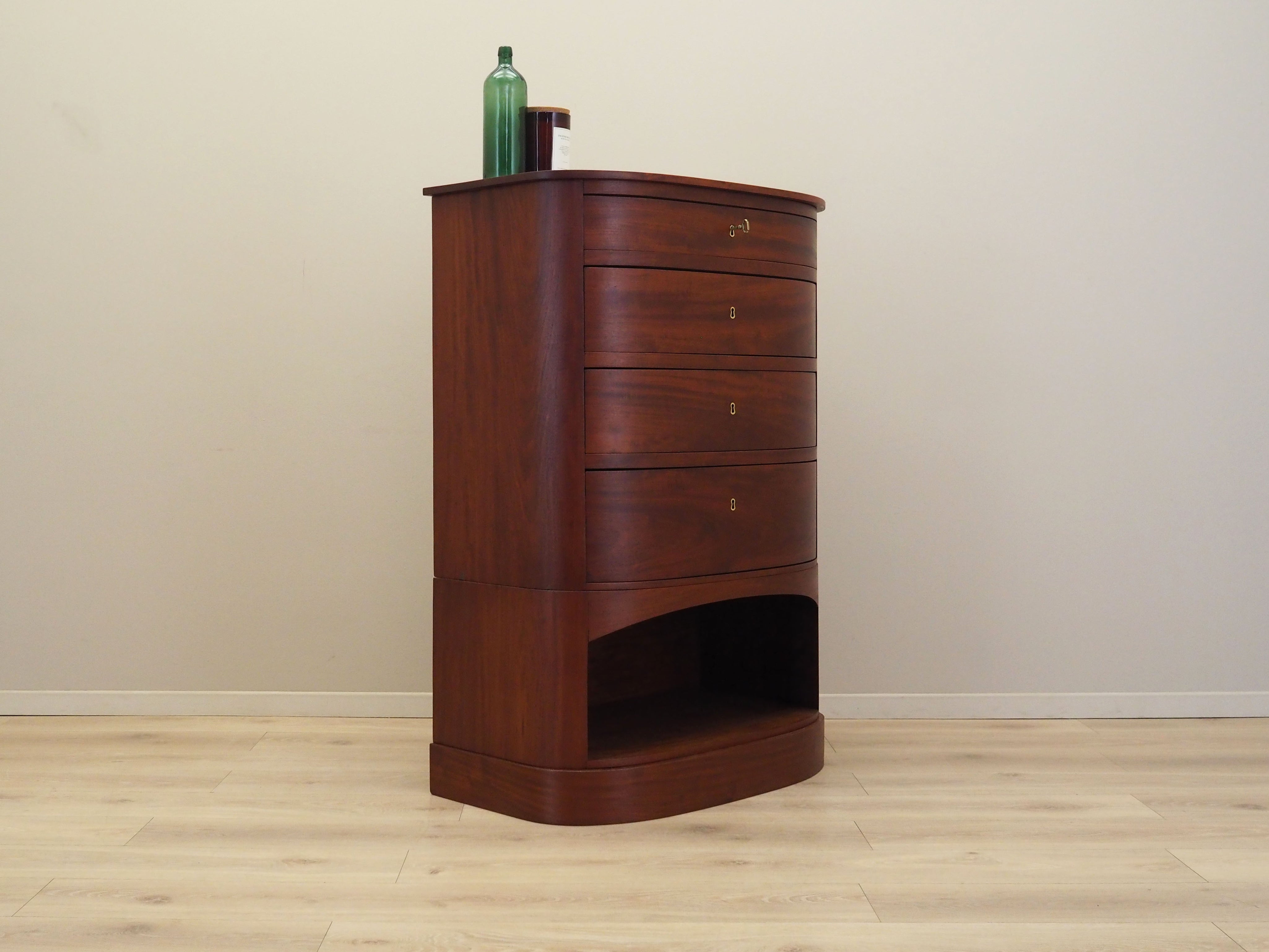 Mahogany_chest_of_drawers_Danish_design_1960s_production_Denmark