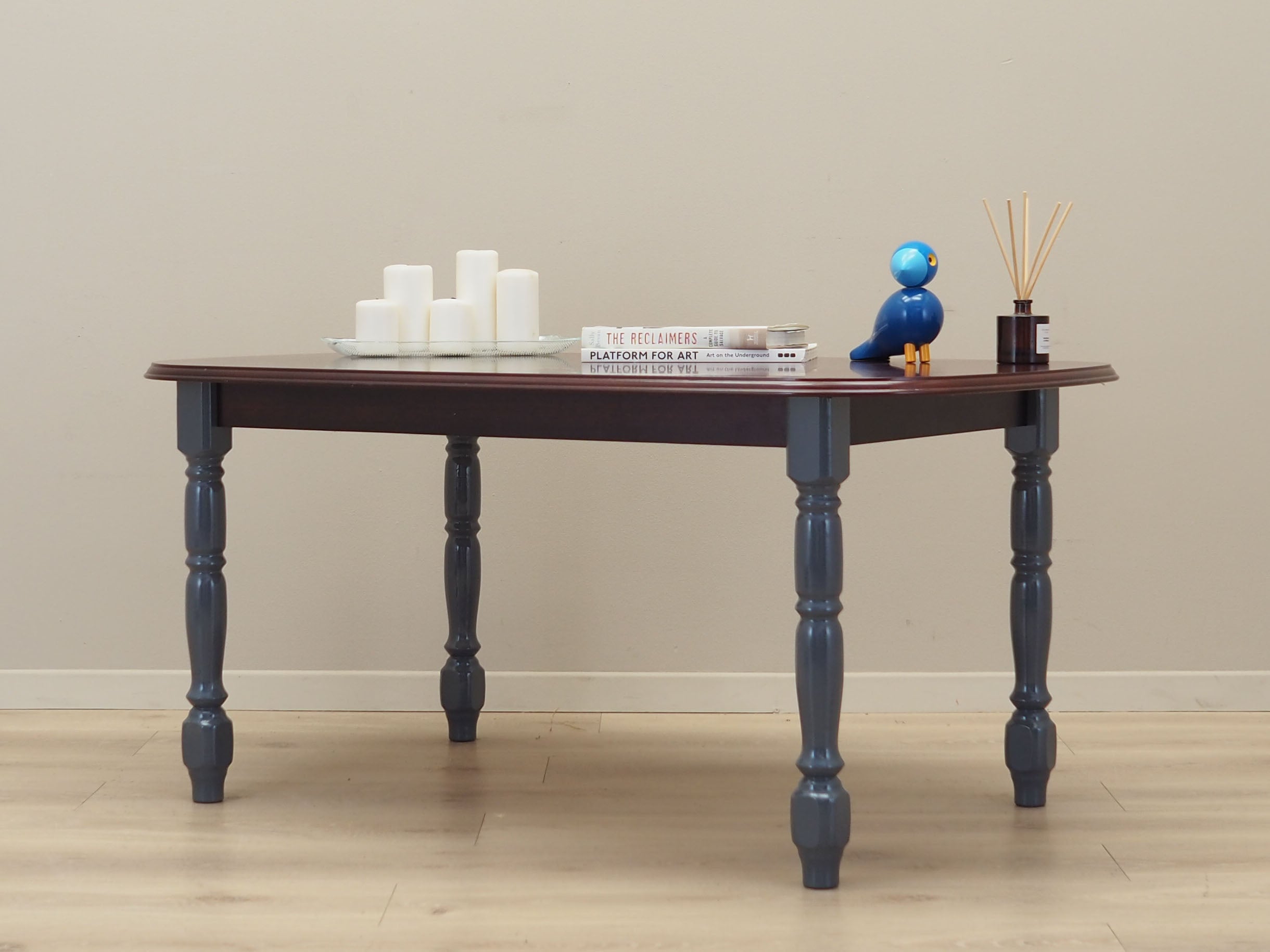 Mahogany_coffee_table_Danish_design_1960s_production_Denmark