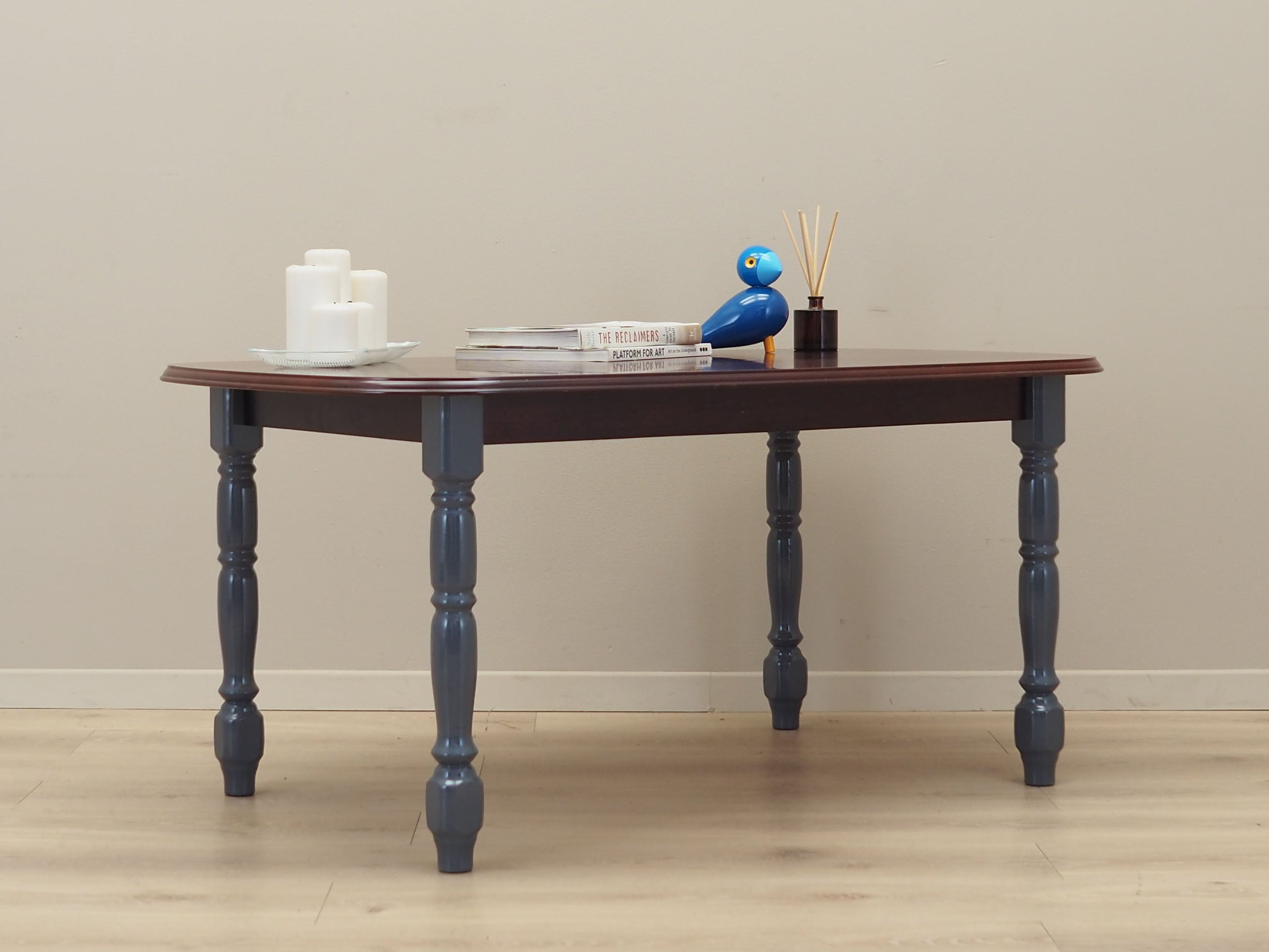 Mahogany_coffee_table_Danish_design_1960s_production_Denmark