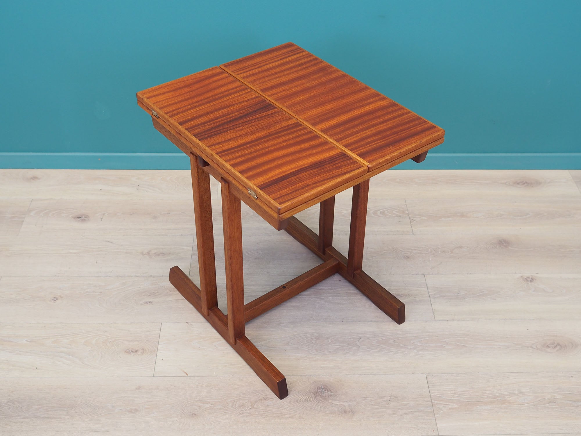 Mahogany_coffee_table_Danish_design_1970s_production_Denmark