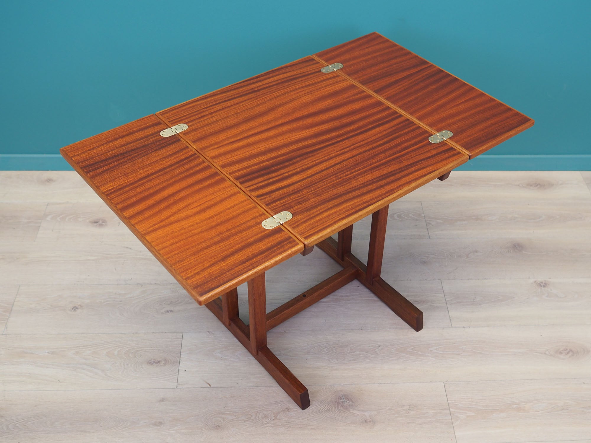Mahogany_coffee_table_Danish_design_1970s_production_Denmark
