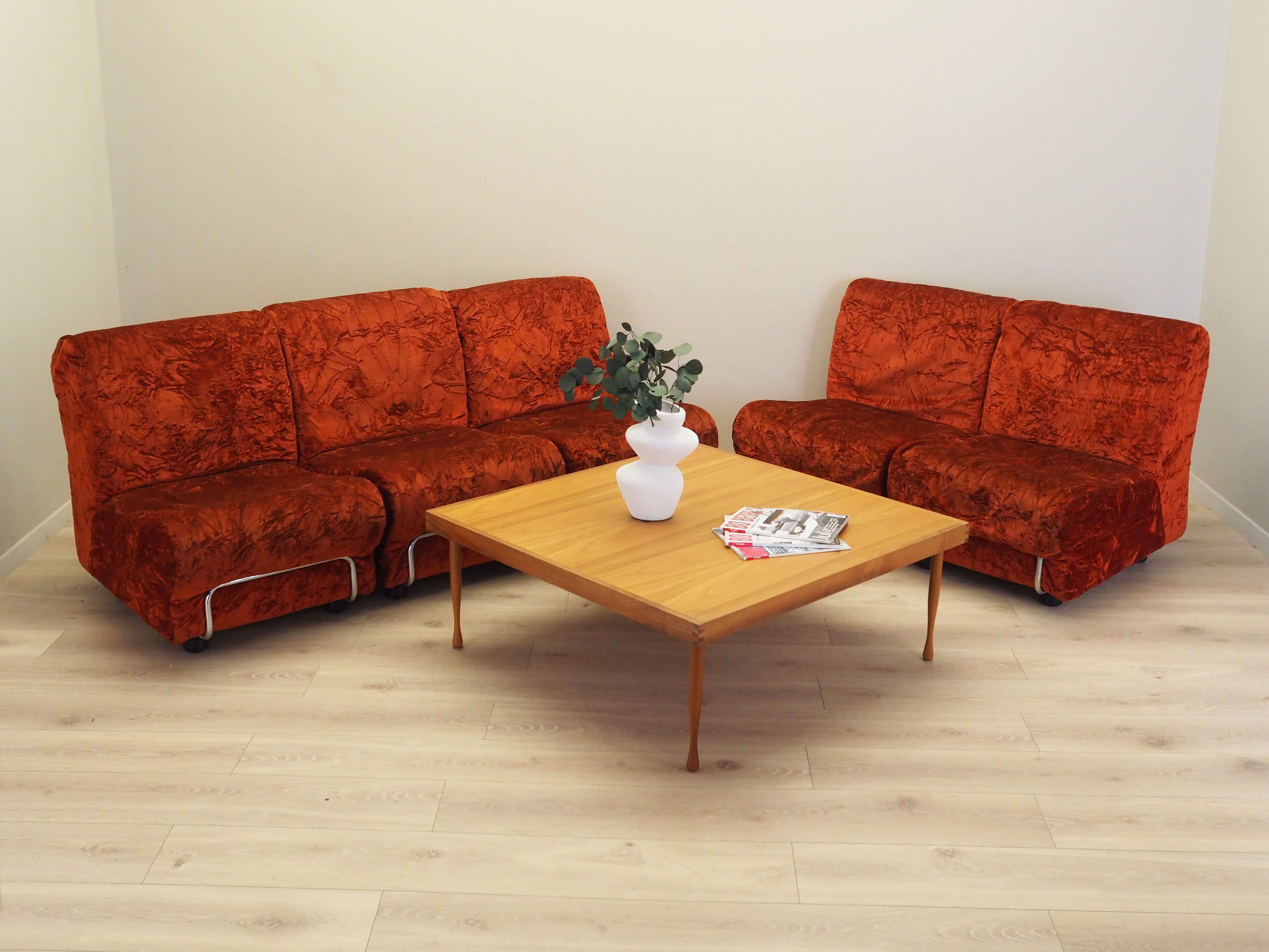 Mahogany_coffee_table_Italian_design_1970s_production_Italy